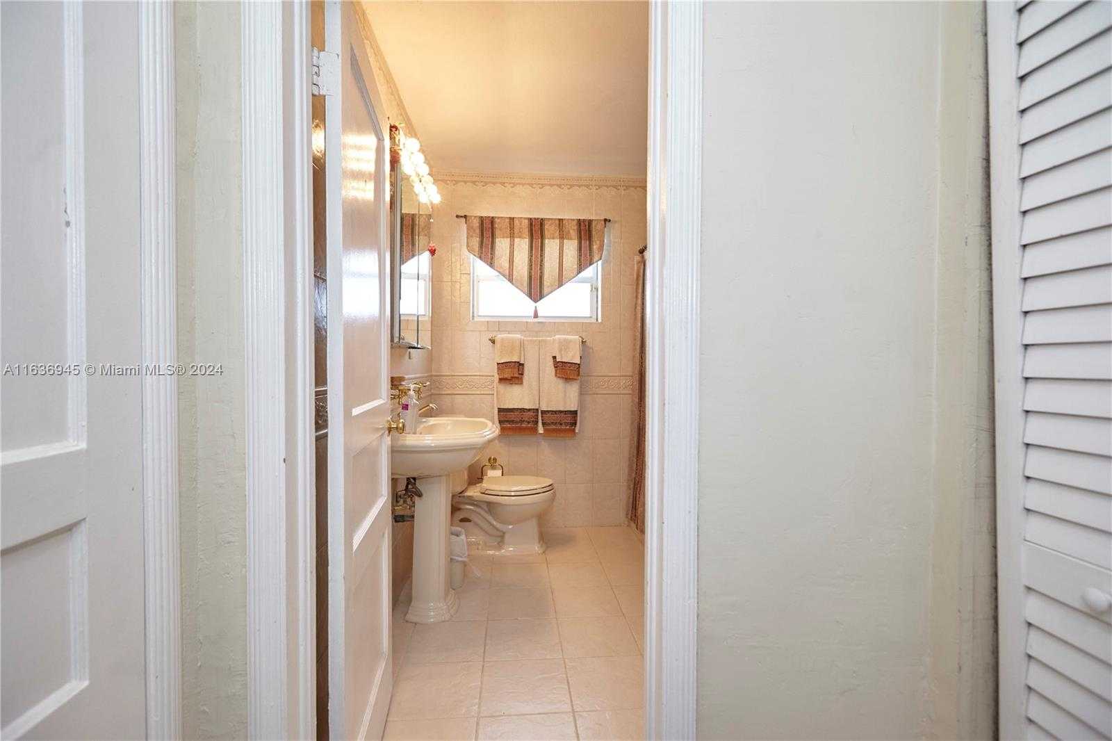 Small Image of 110, Coral Gables Number 37