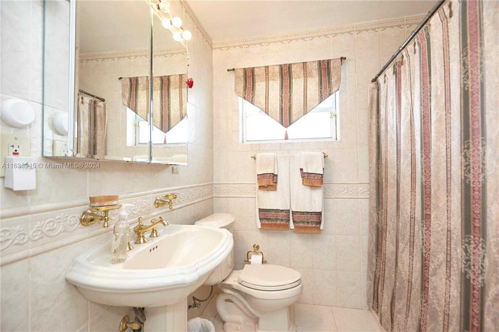 Small Image of 110, Coral Gables Number 39