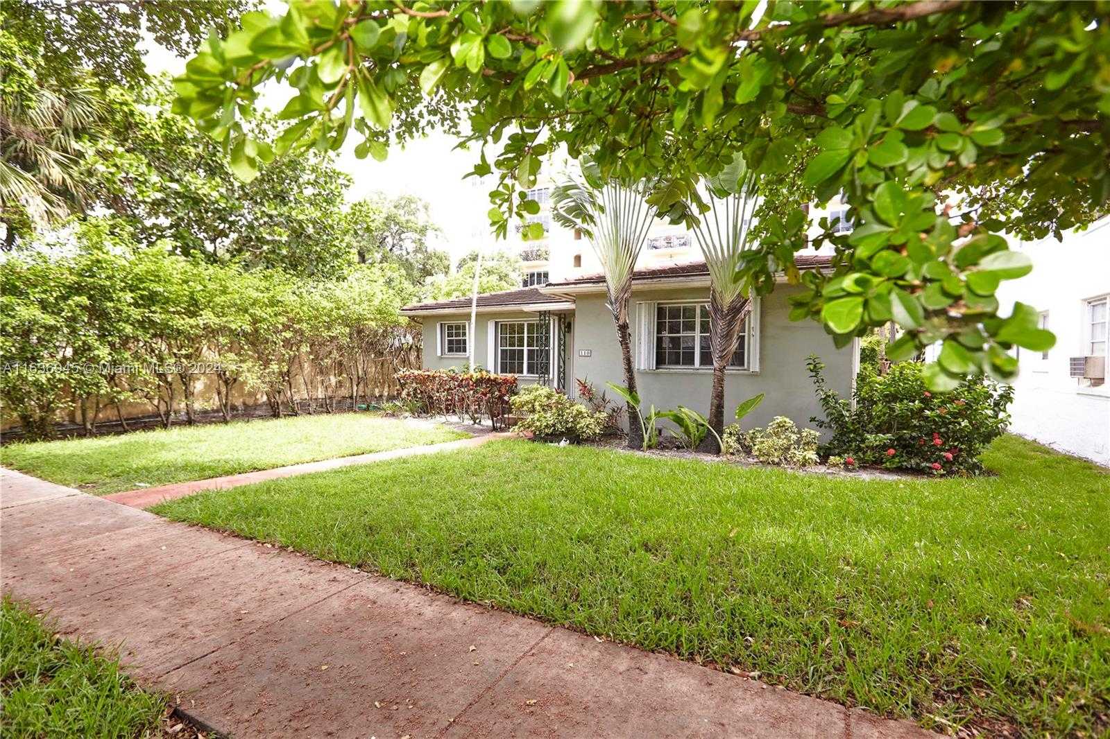Small Image of 110, Coral Gables Number 4