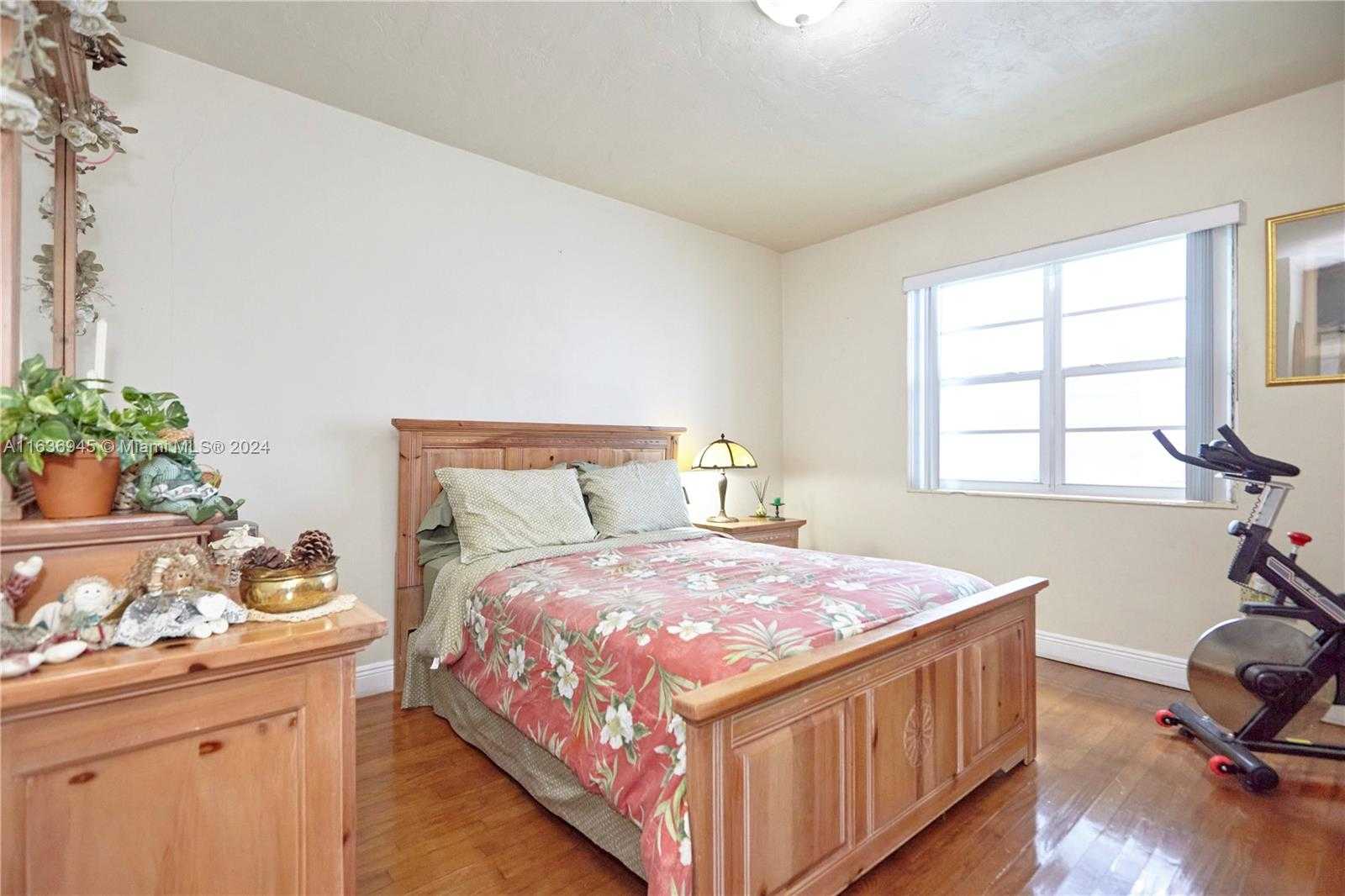 Small Image of 110, Coral Gables Number 40