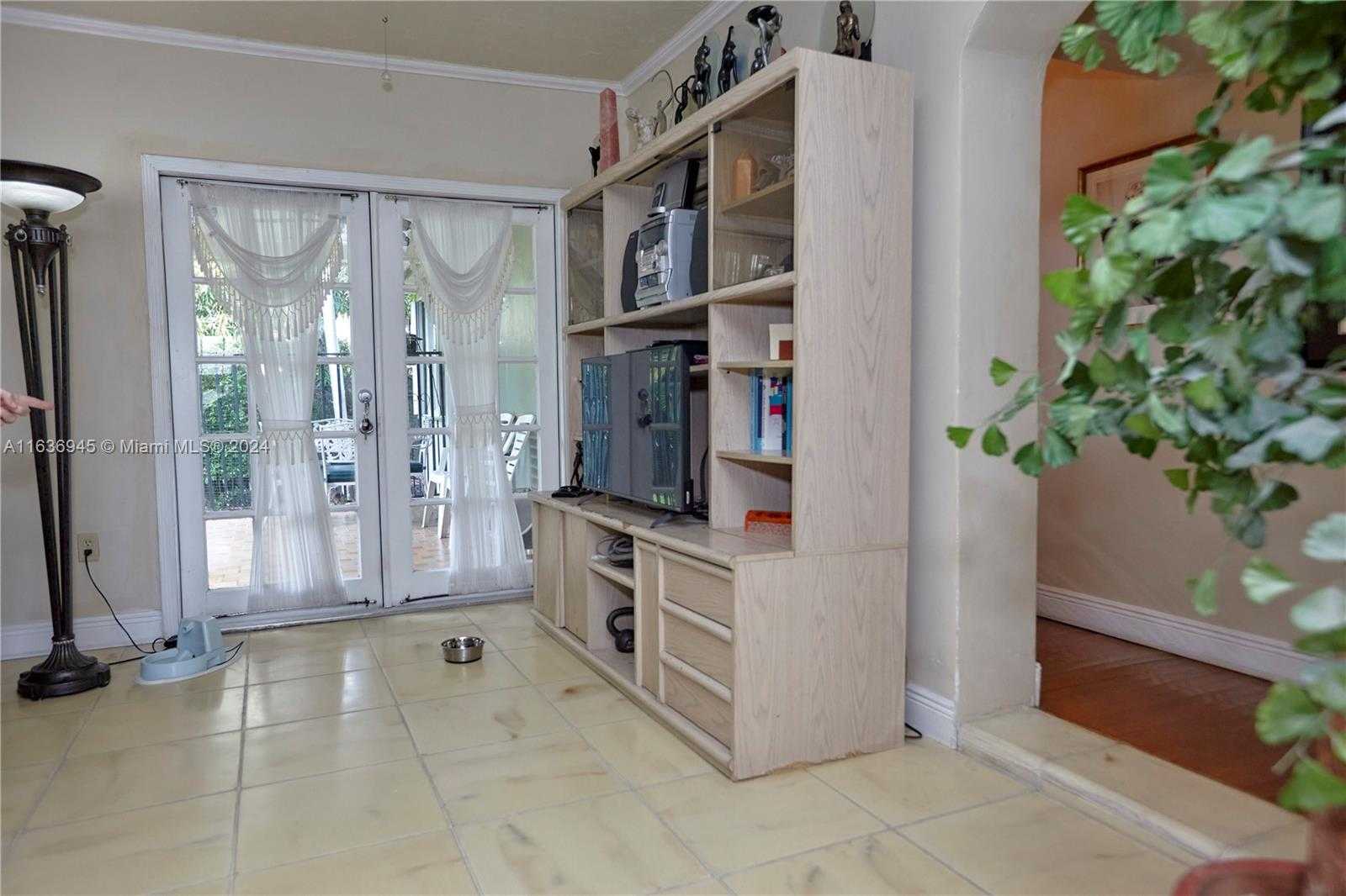 Small Image of 110, Coral Gables Number 45