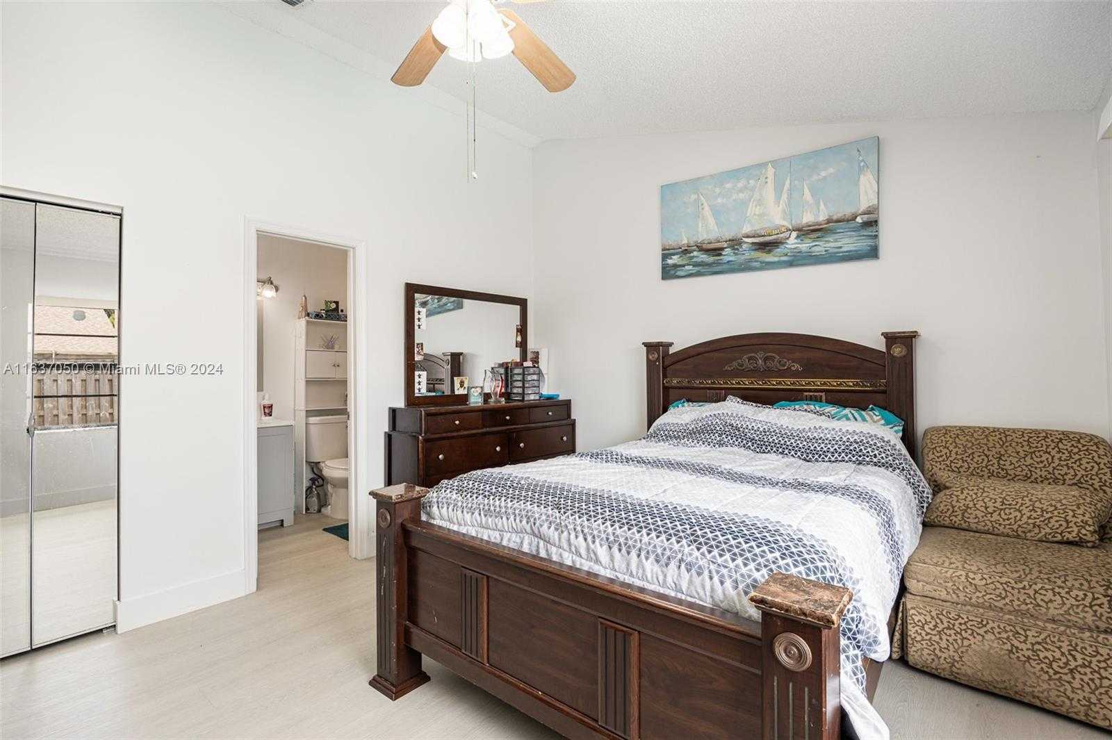 Small Image of 8205 SOUTH WEST 12TH PL, North Lauderdale Number 11
