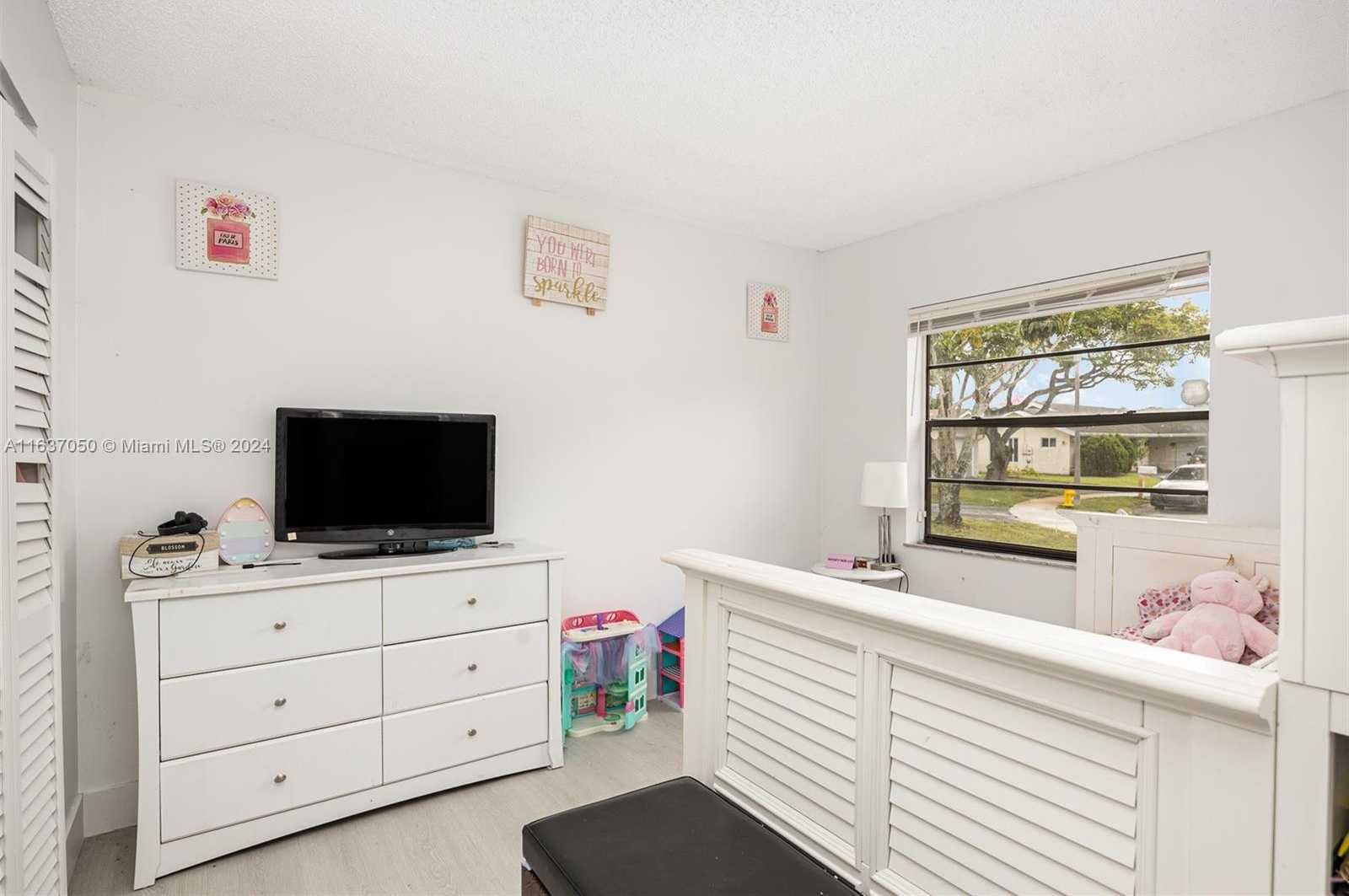 Small Image of 8205 SOUTH WEST 12TH PL, North Lauderdale Number 12
