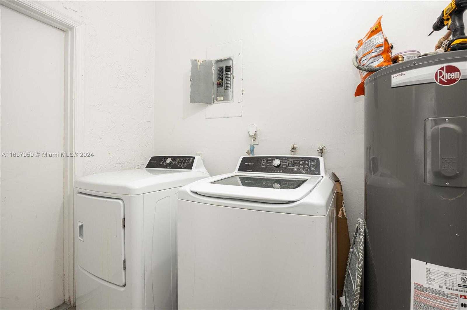 Small Image of 8205 SOUTH WEST 12TH PL, North Lauderdale Number 20