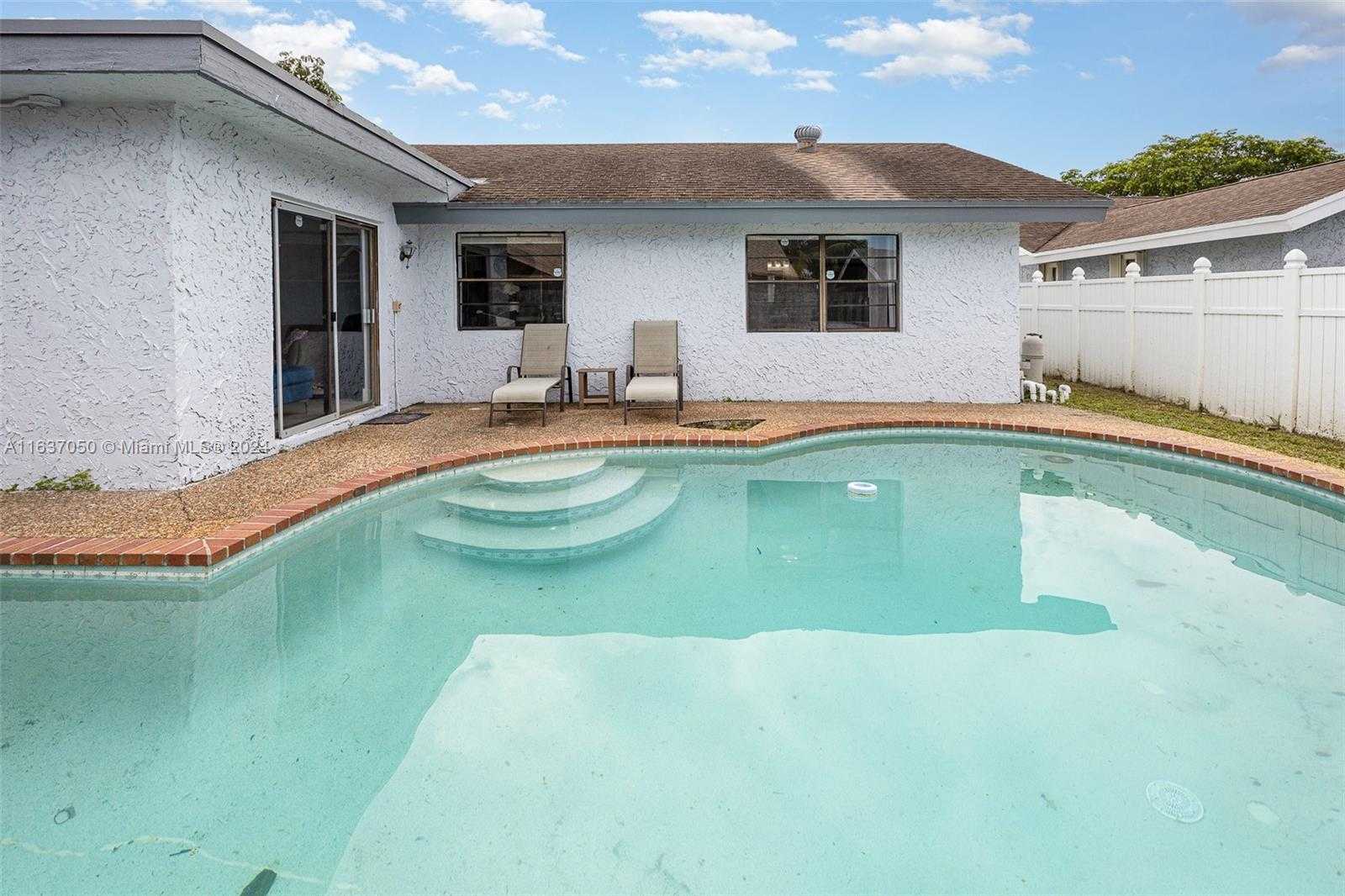 Small Image of 8205 SOUTH WEST 12TH PL, North Lauderdale Number 28