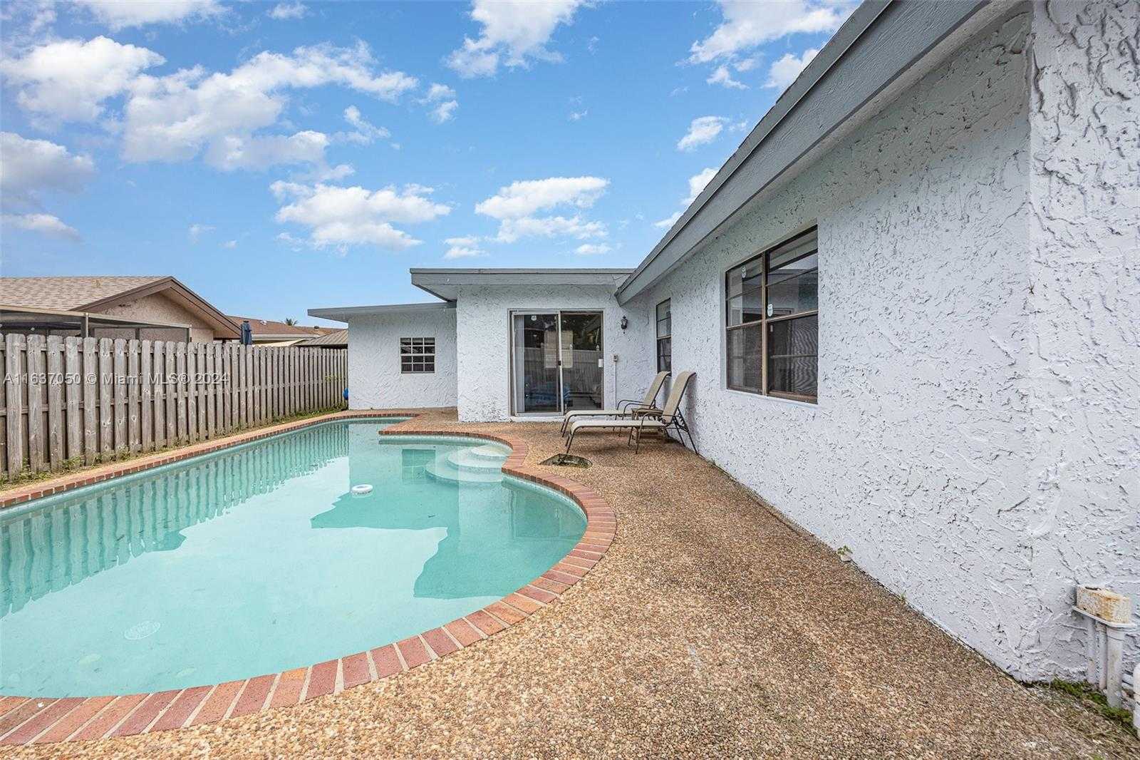 Small Image of 8205 SOUTH WEST 12TH PL, North Lauderdale Number 29