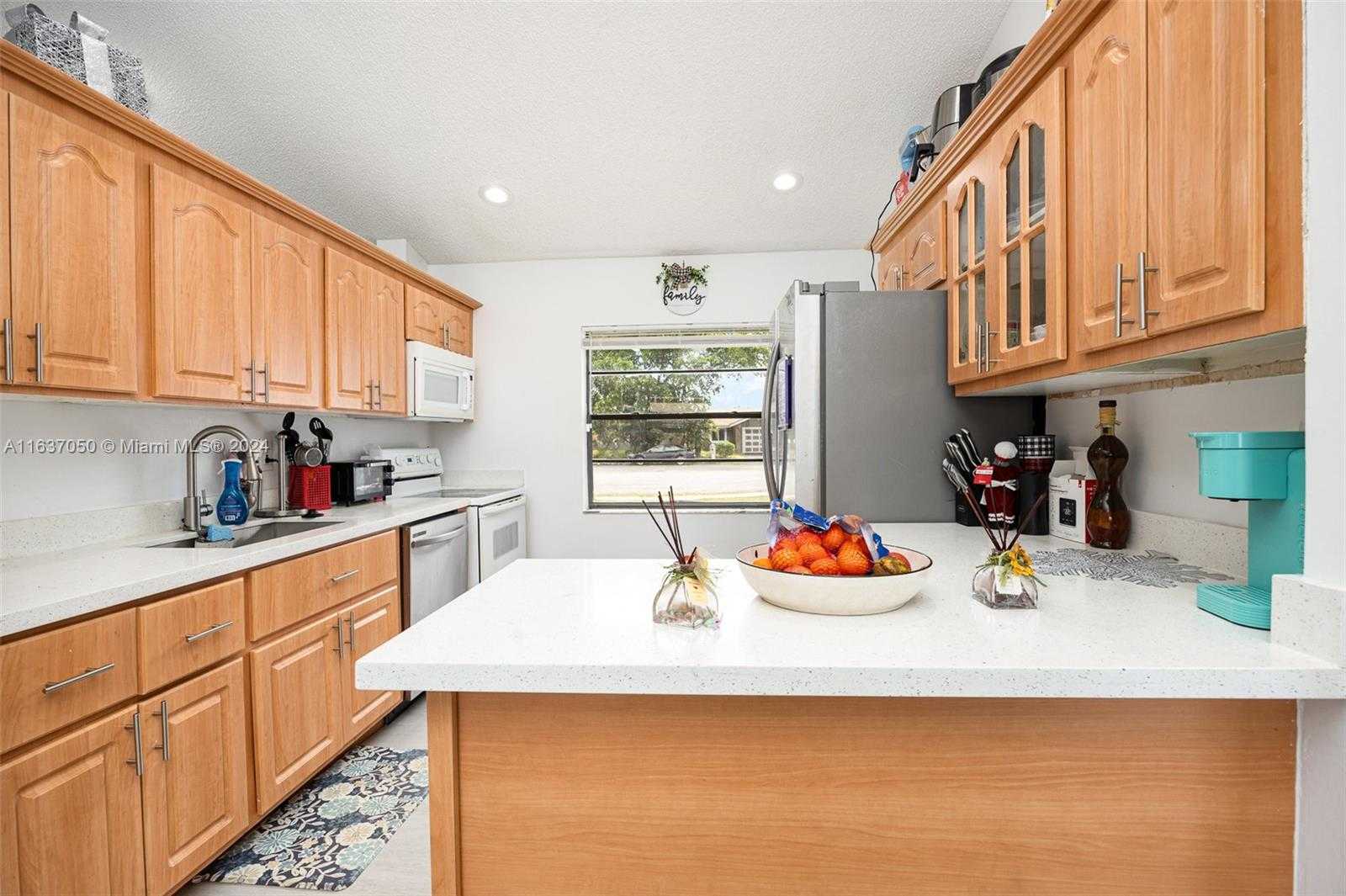 Small Image of 8205 SOUTH WEST 12TH PL, North Lauderdale Number 3
