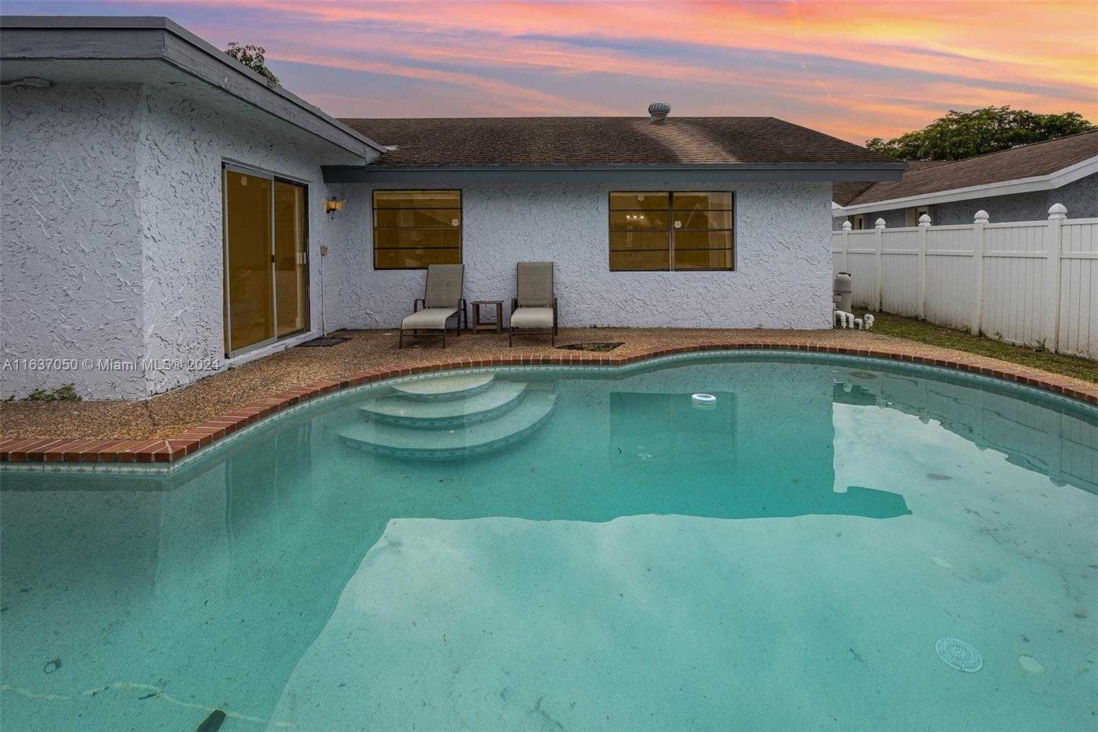 Small Image of 8205 SOUTH WEST 12TH PL, North Lauderdale Number 32