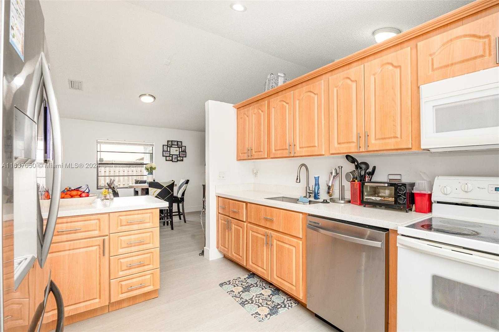 Small Image of 8205 SOUTH WEST 12TH PL, North Lauderdale Number 4