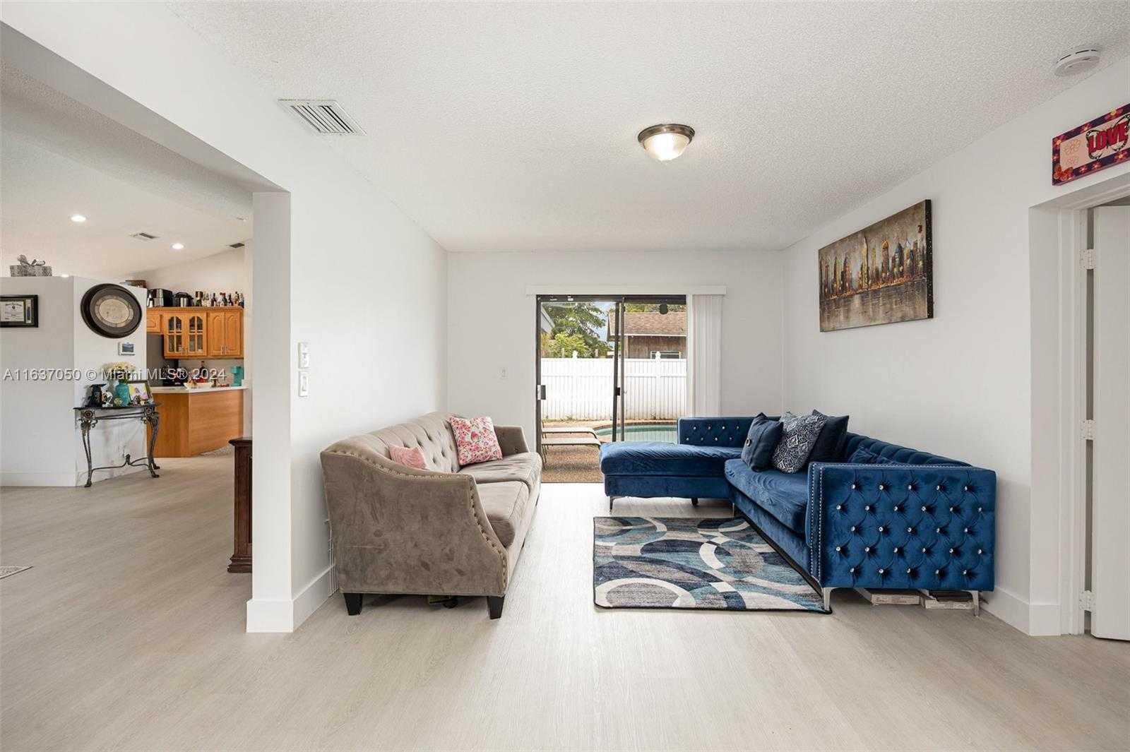 Small Image of 8205 SOUTH WEST 12TH PL, North Lauderdale Number 6