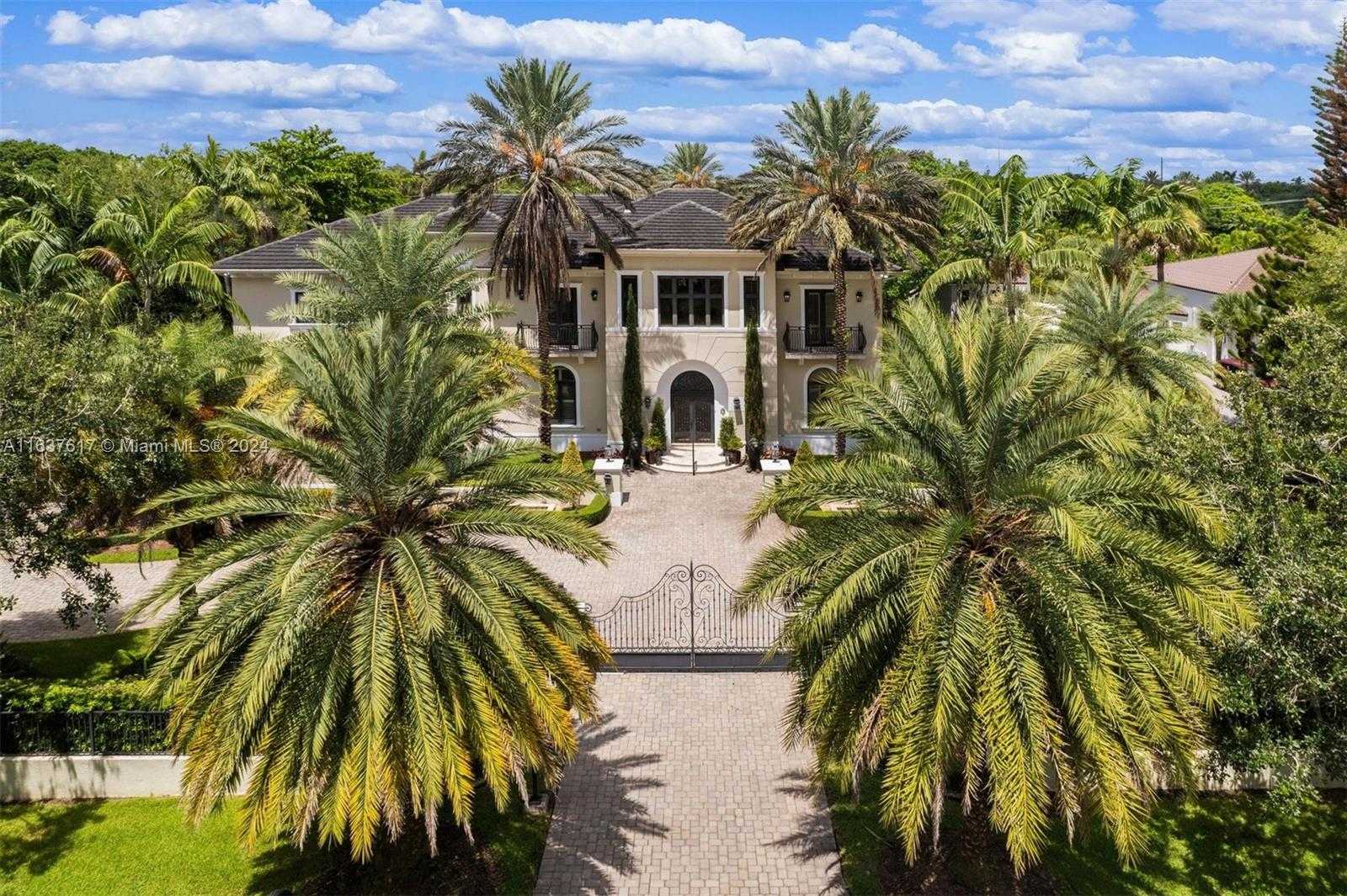 Small Image of 12110 SOUTH WEST 60TH CT, Pinecrest Number 51