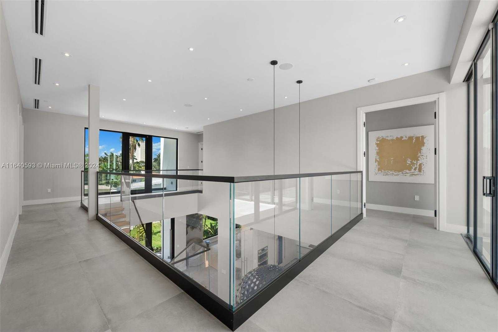 Small Image of 250 190th St, Sunny Isles Beach, FL 33160, USA Number 13