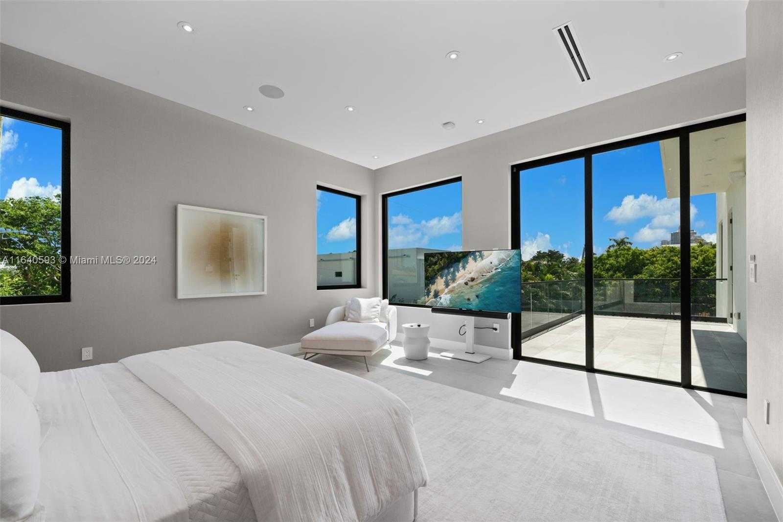 Small Image of 250 190th St, Sunny Isles Beach, FL 33160, USA Number 17