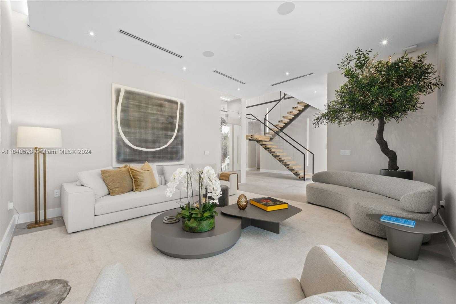 Small Image of 250 190th St, Sunny Isles Beach, FL 33160, USA Number 2