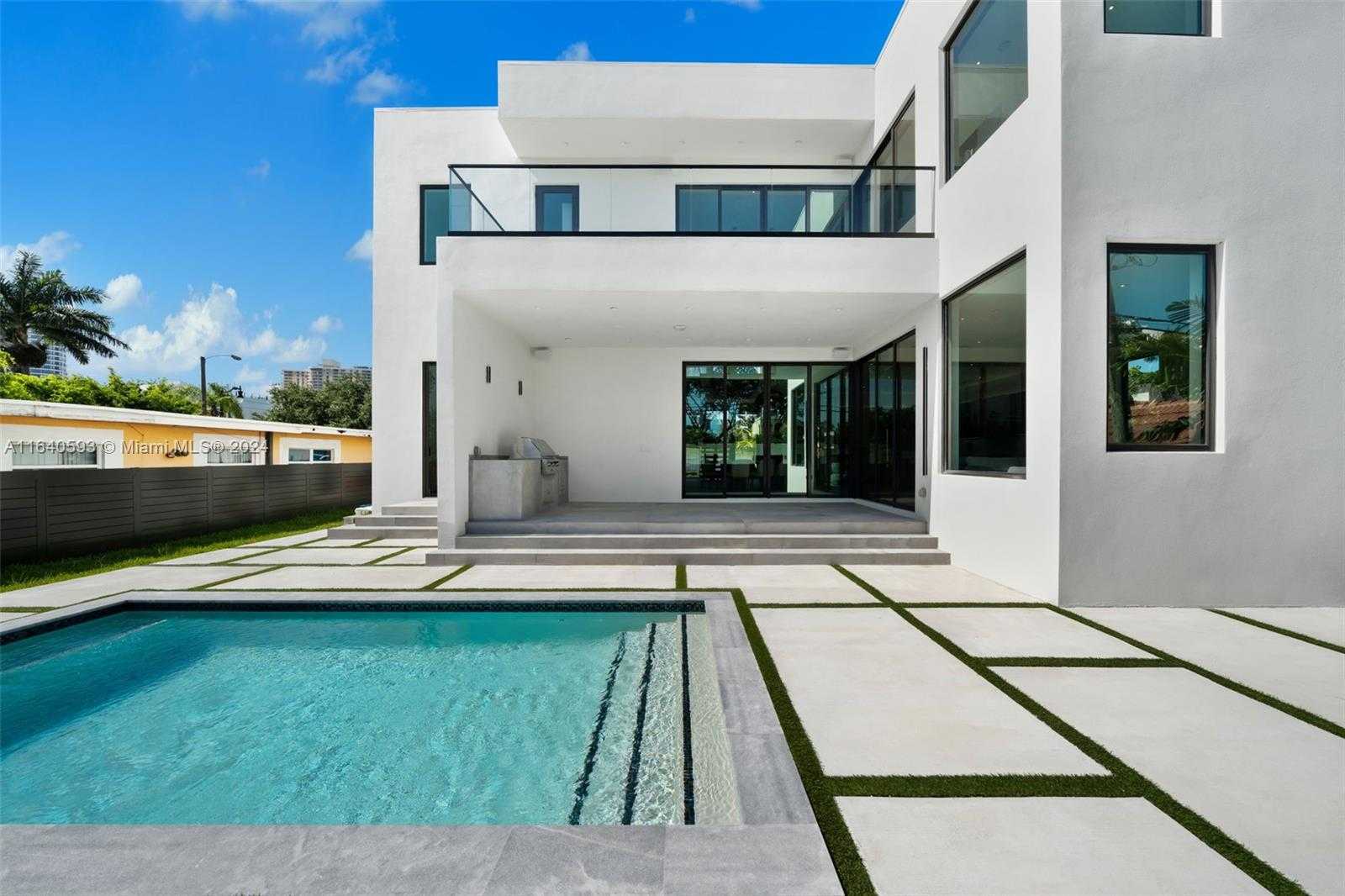 Small Image of 250 190th St, Sunny Isles Beach, FL 33160, USA Number 27