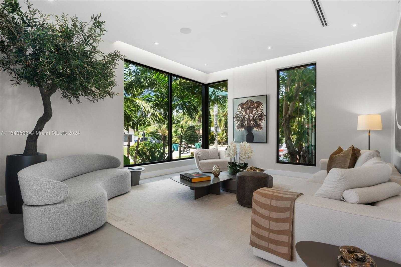 Small Image of 250 190th St, Sunny Isles Beach, FL 33160, USA Number 4