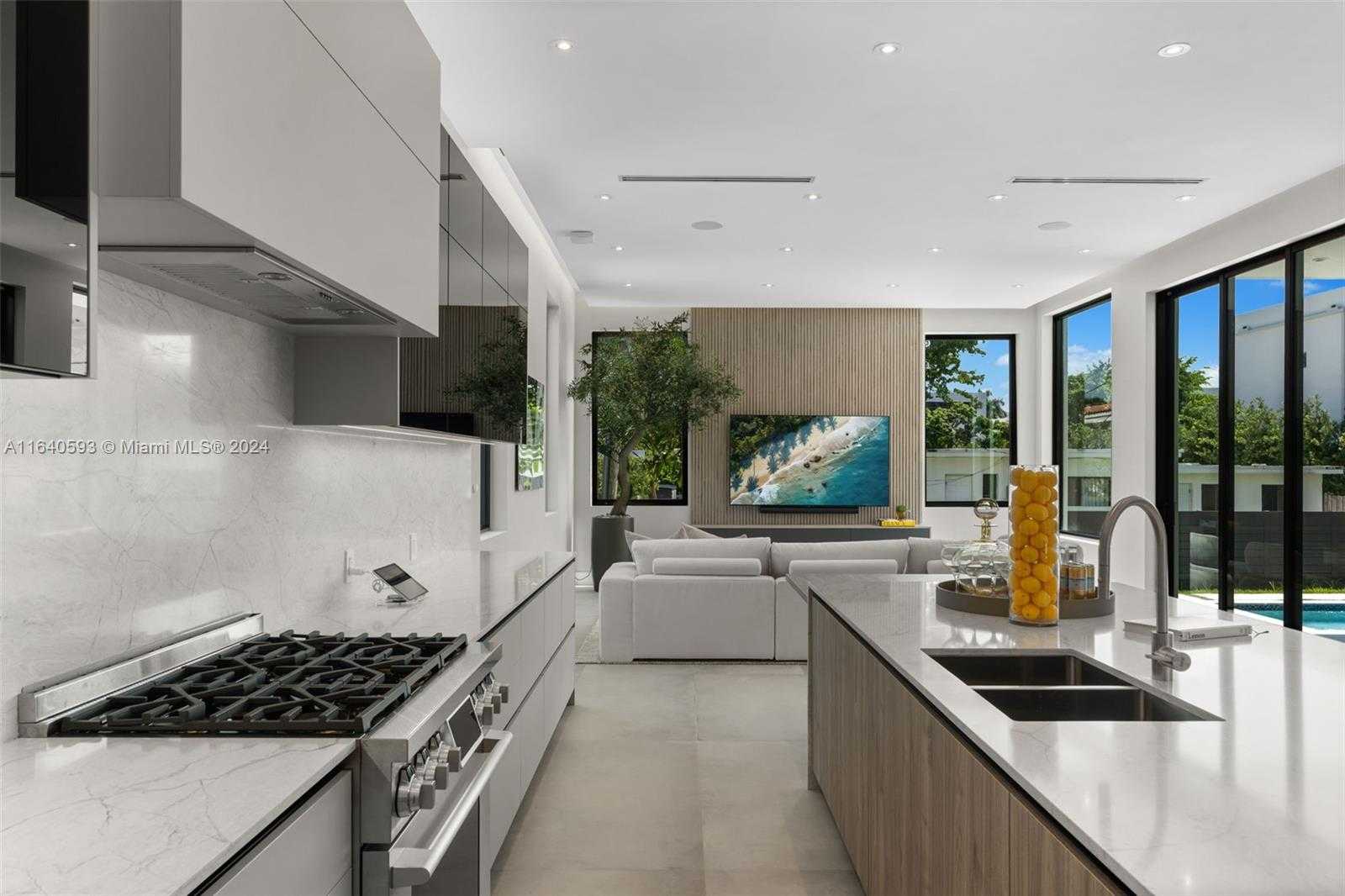 Small Image of 250 190th St, Sunny Isles Beach, FL 33160, USA Number 9