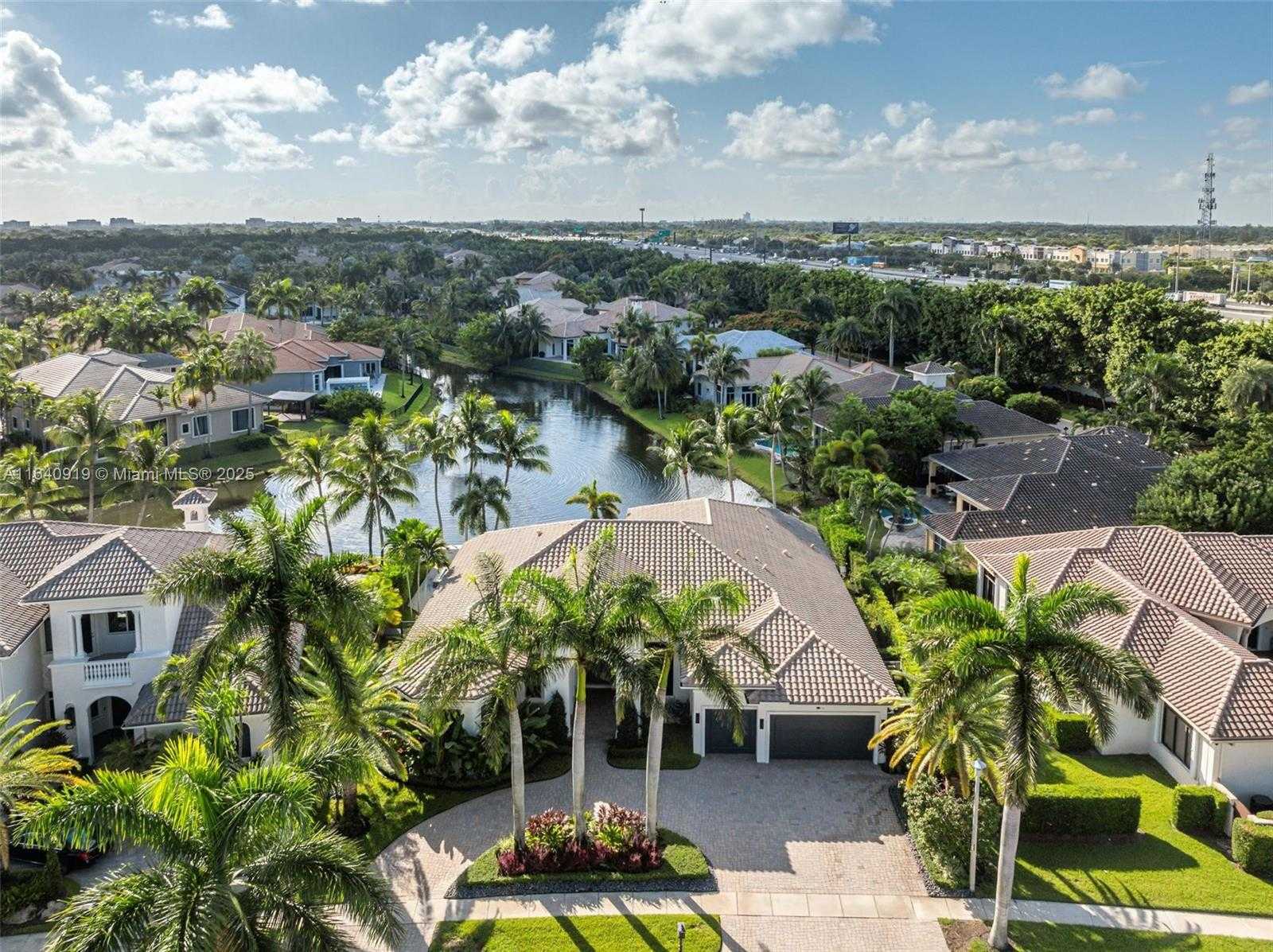 Small Image of 770 LEIGH PALM AVE, Plantation Number 9