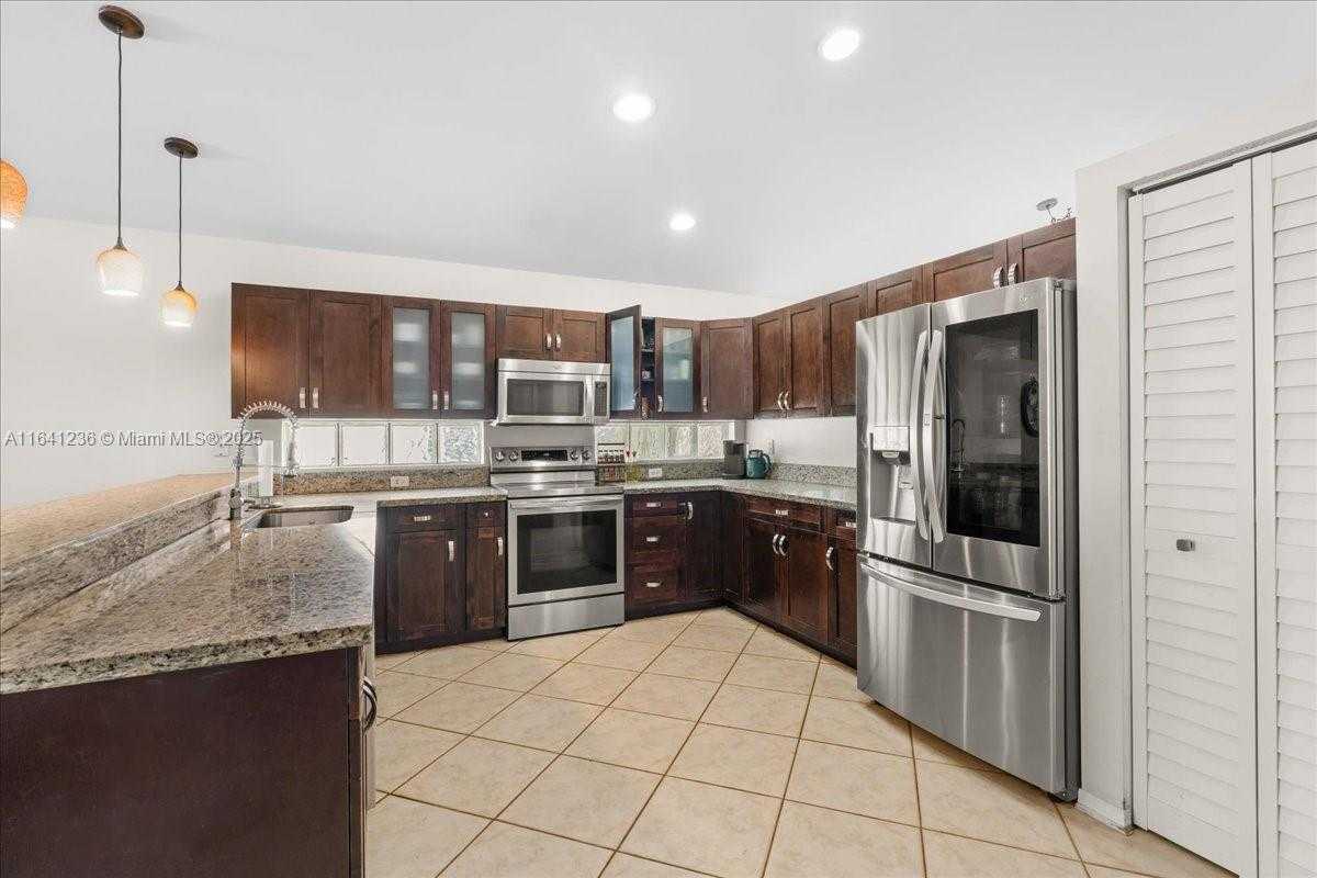 Small Image of 18022 SOUTH WEST 12TH CT, Pembroke Pines Number 13