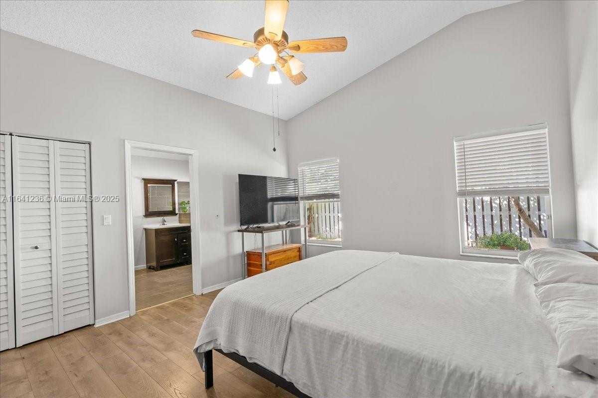 Small Image of 18022 SOUTH WEST 12TH CT, Pembroke Pines Number 19