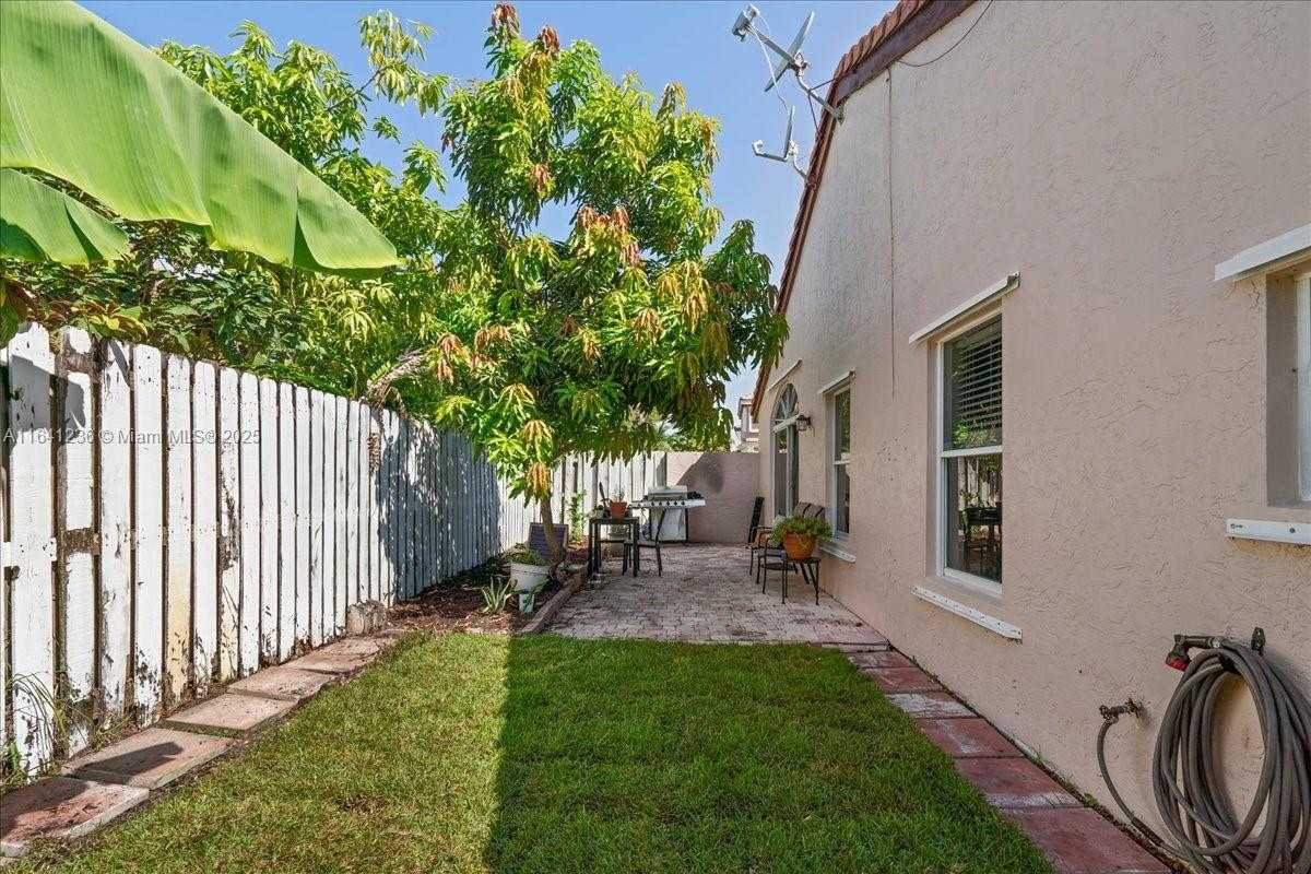Small Image of 18022 SOUTH WEST 12TH CT, Pembroke Pines Number 25