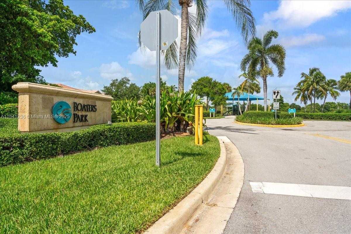 Small Image of 18022 SOUTH WEST 12TH CT, Pembroke Pines Number 29