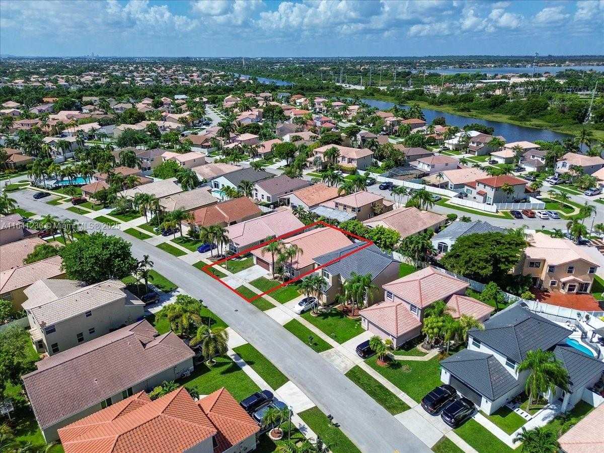 Small Image of 18022 SOUTH WEST 12TH CT, Pembroke Pines Number 3
