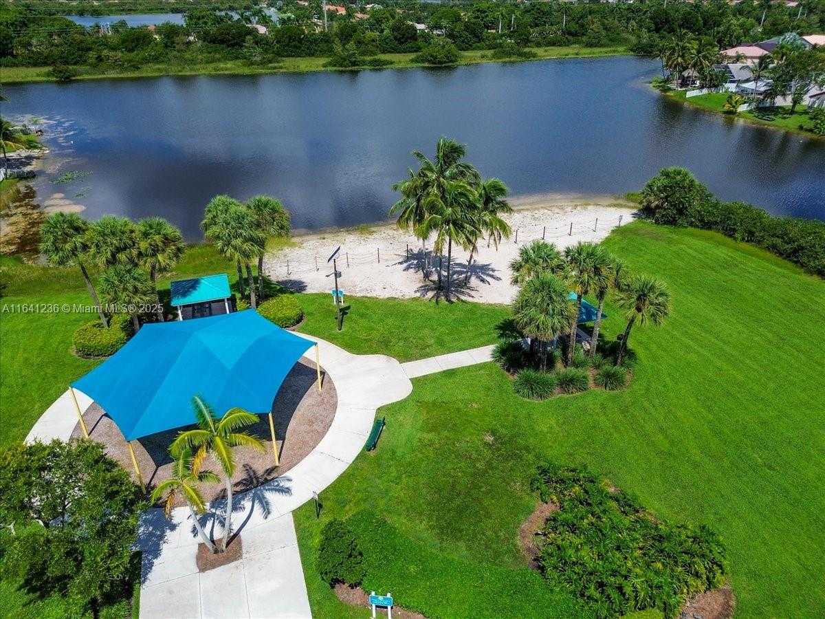 Small Image of 18022 SOUTH WEST 12TH CT, Pembroke Pines Number 30