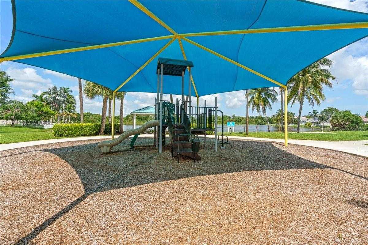 Small Image of 18022 SOUTH WEST 12TH CT, Pembroke Pines Number 32