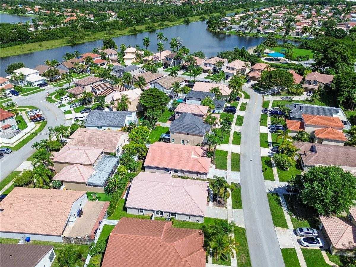 Small Image of 18022 SOUTH WEST 12TH CT, Pembroke Pines Number 5