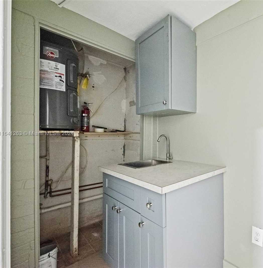 Small Image of 2661 SOUTH WEST 12TH TER, Fort Lauderdale Number 14