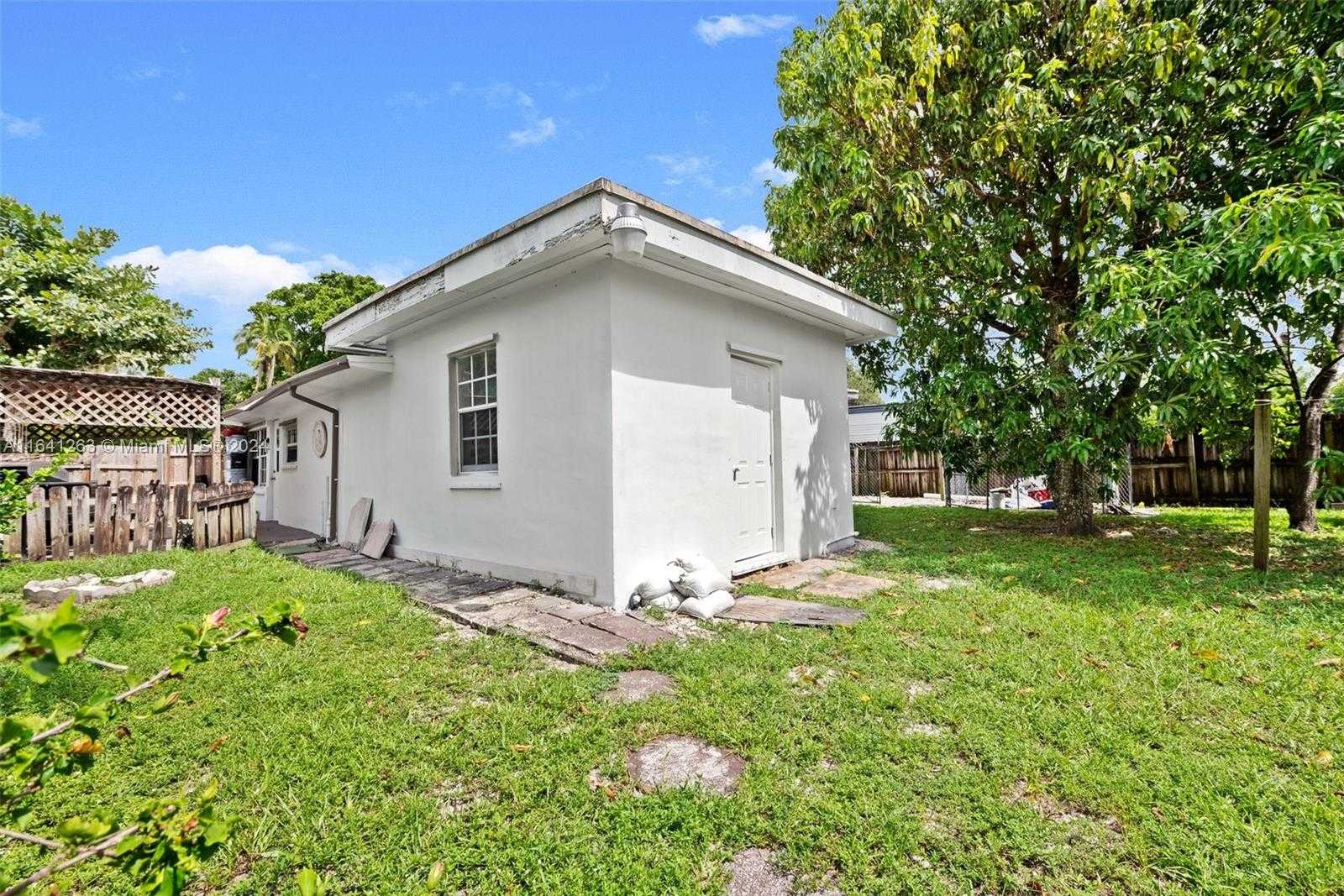 Small Image of 2661 SOUTH WEST 12TH TER, Fort Lauderdale Number 24