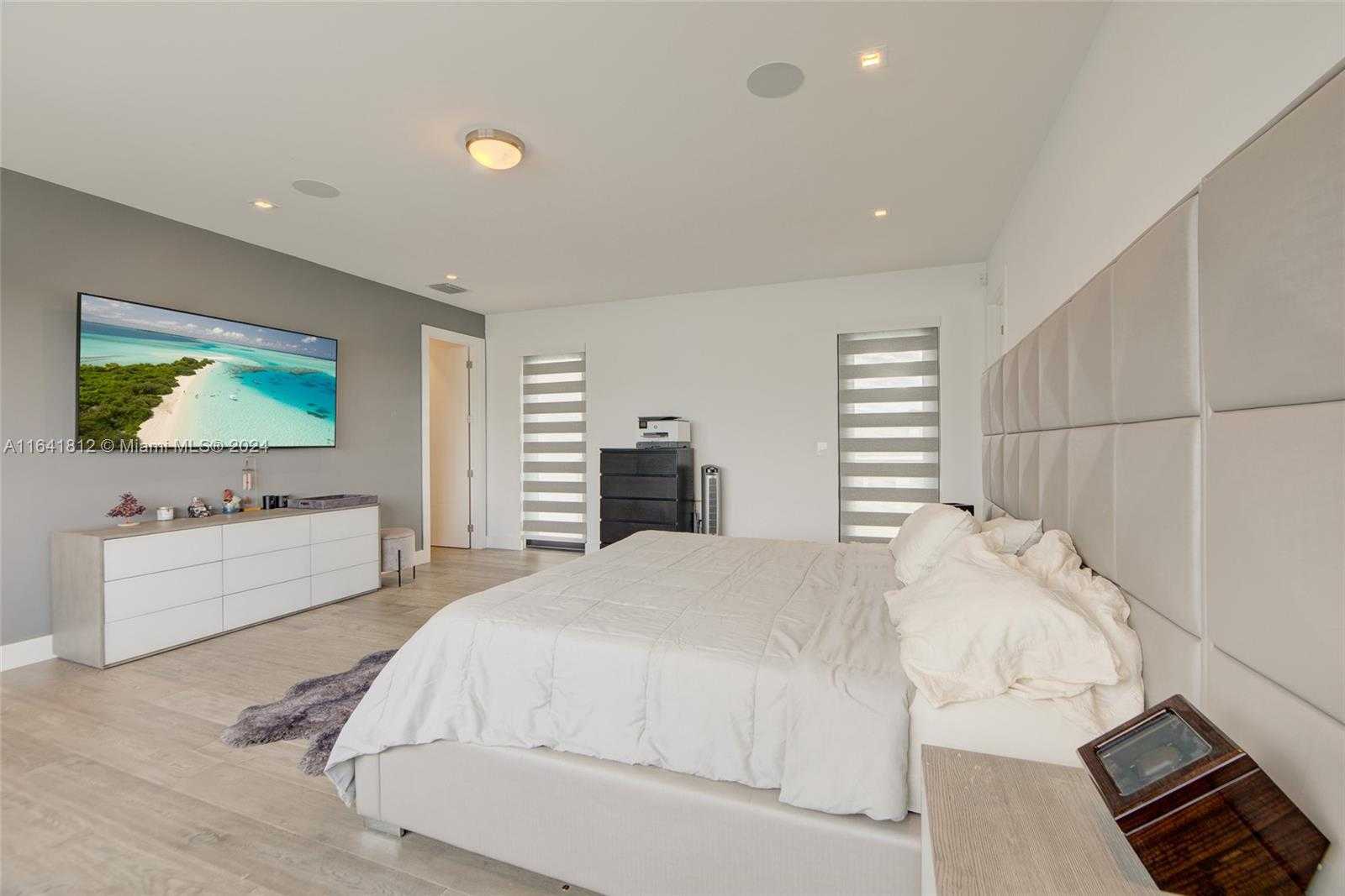 Small Image of 16768 NATURES WAY, Weston Number 51