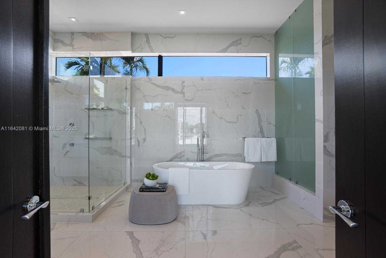 Small Image of 100 BAL BAY DR, Bal Harbour Number 31