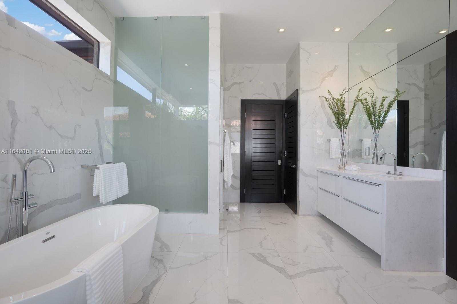 Small Image of 100 BAL BAY DR, Bal Harbour Number 32