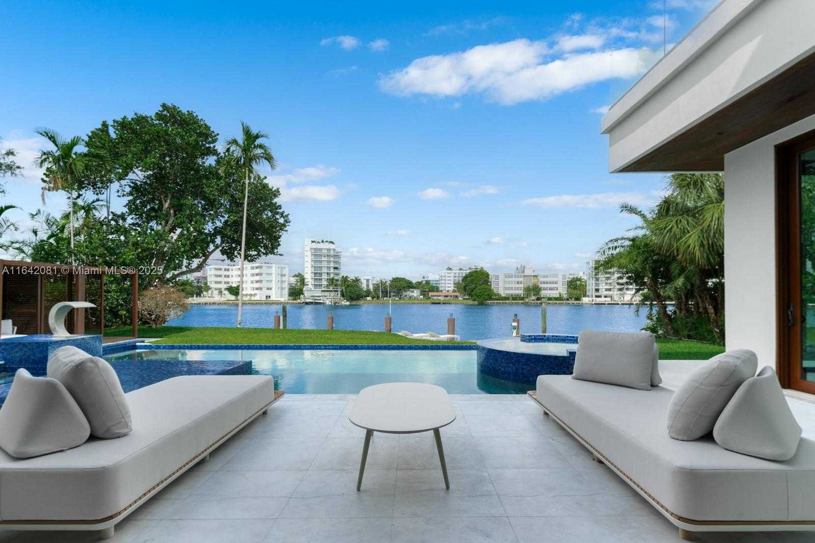 Small Image of 100 BAL BAY DR, Bal Harbour Number 9
