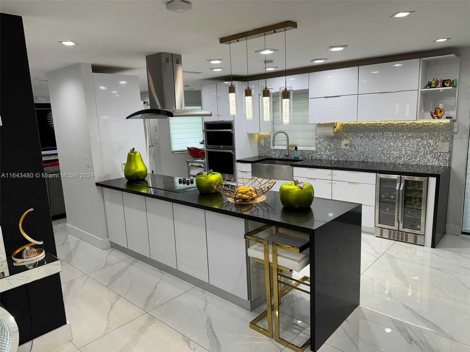 Small Image of 19010 NORTH WEST 78TH PL, Hialeah Number 10