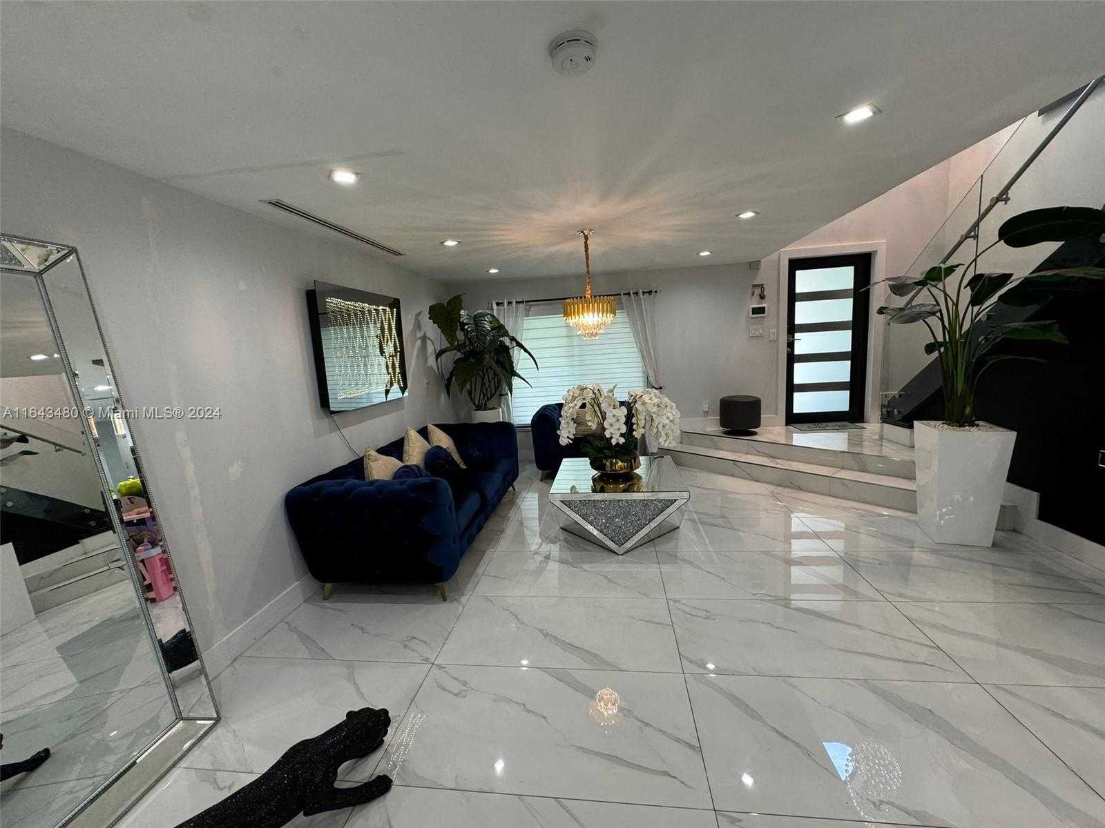 Small Image of 19010 NORTH WEST 78TH PL, Hialeah Number 11