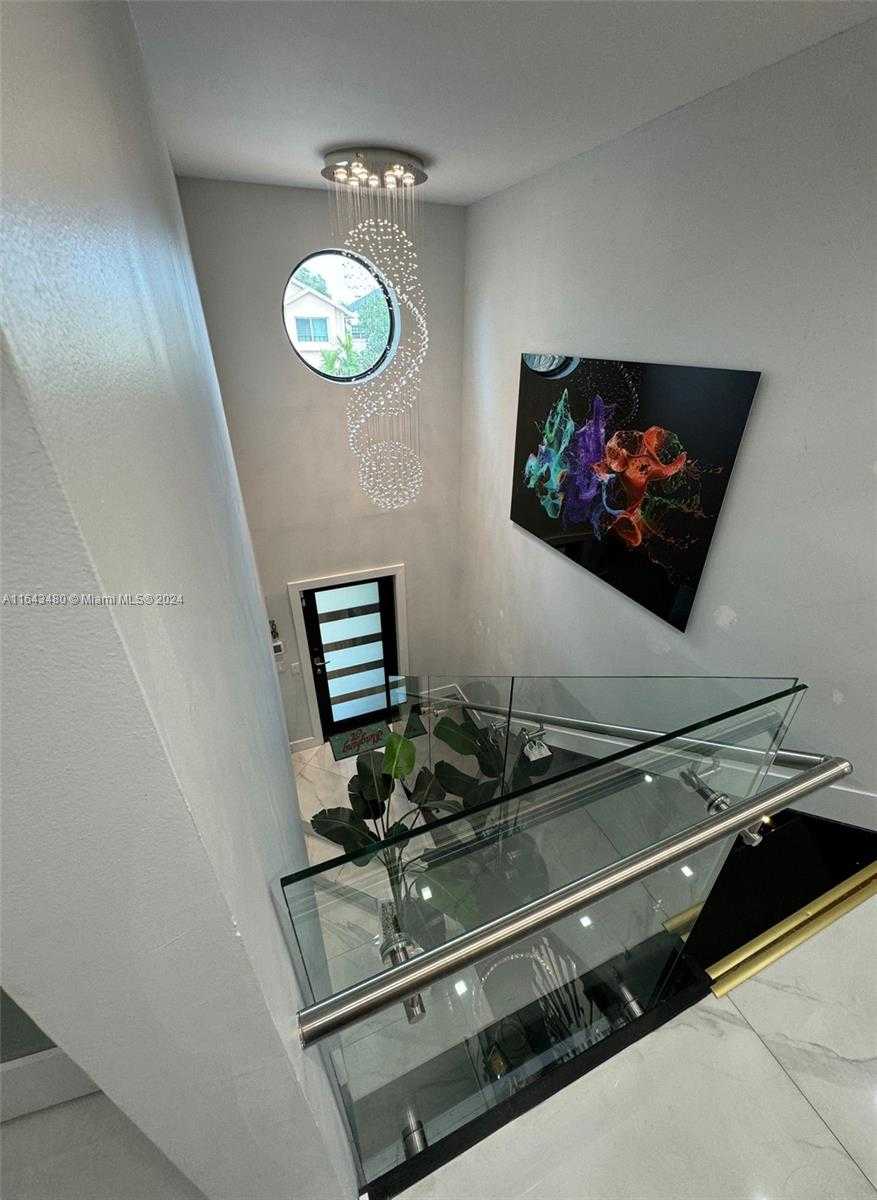 Small Image of 19010 NORTH WEST 78TH PL, Hialeah Number 16