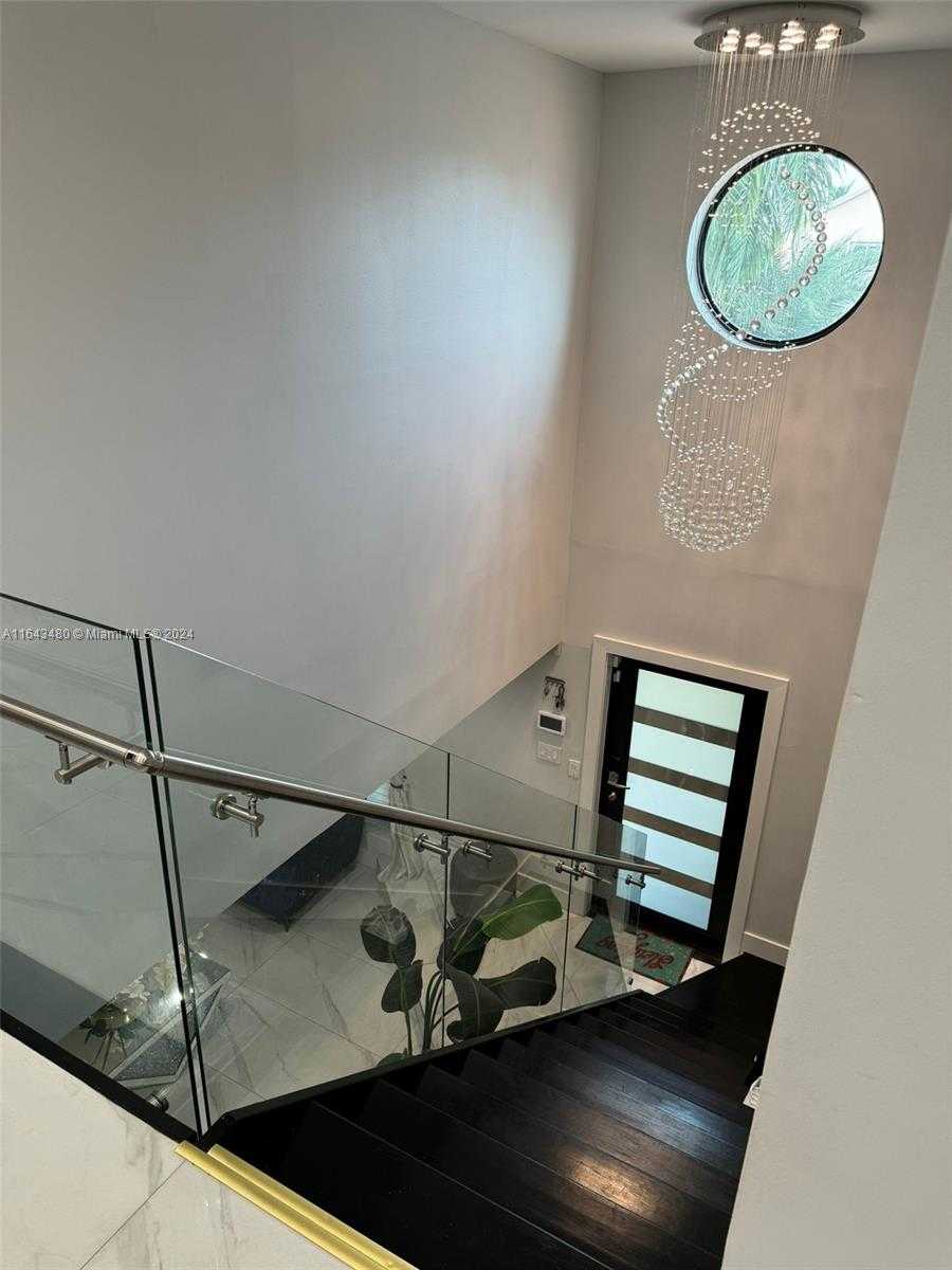 Small Image of 19010 NORTH WEST 78TH PL, Hialeah Number 17