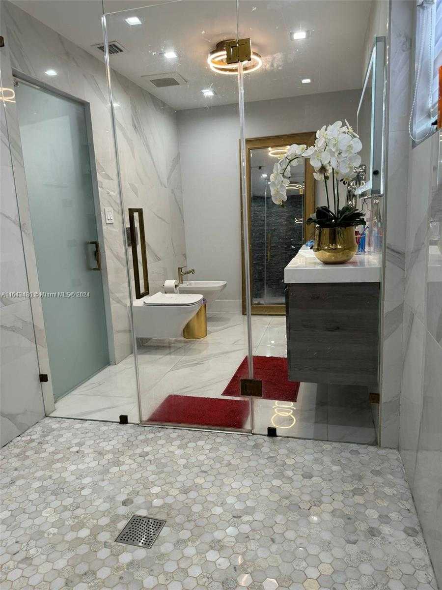 Small Image of 19010 NORTH WEST 78TH PL, Hialeah Number 20
