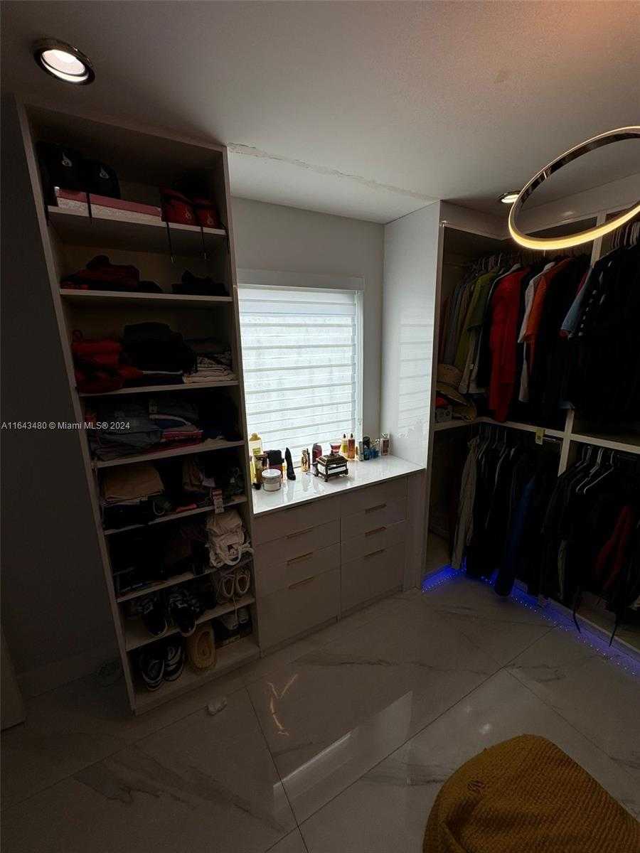 Small Image of 19010 NORTH WEST 78TH PL, Hialeah Number 21