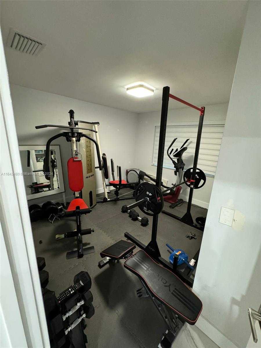 Small Image of 19010 NORTH WEST 78TH PL, Hialeah Number 23