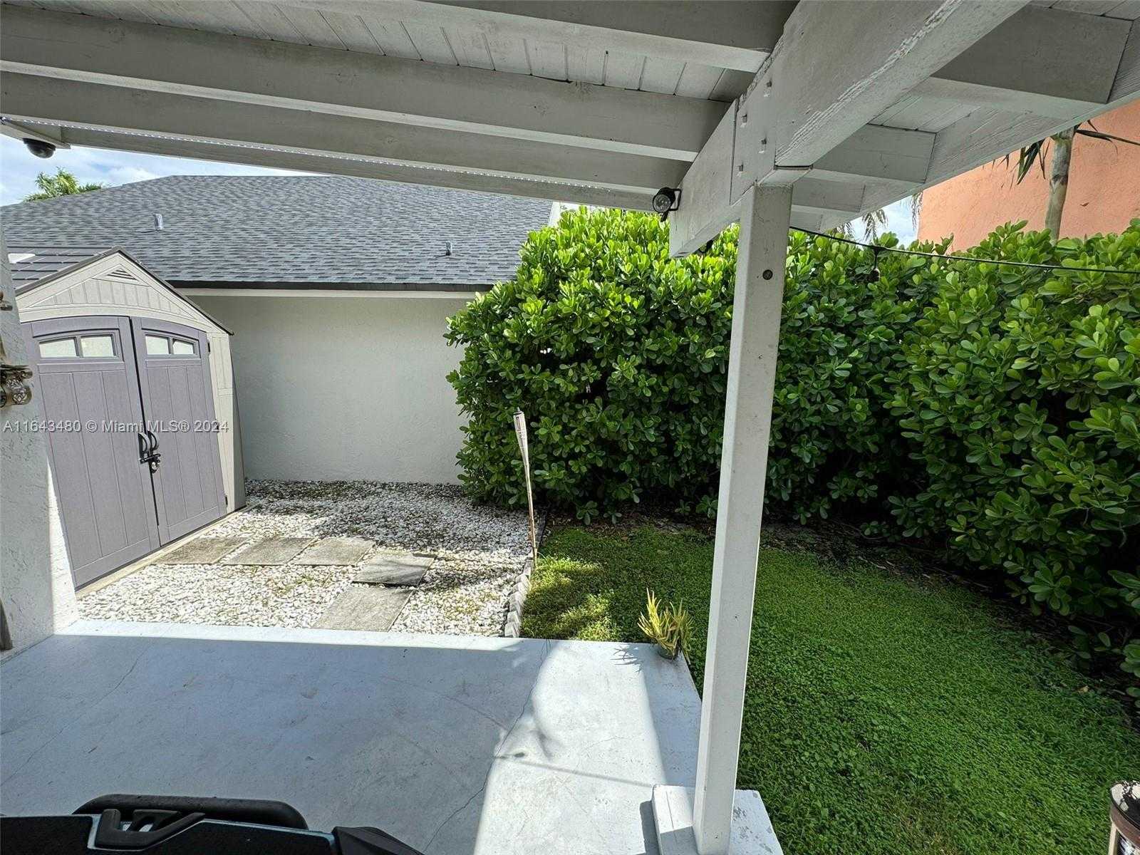 Small Image of 19010 NORTH WEST 78TH PL, Hialeah Number 27