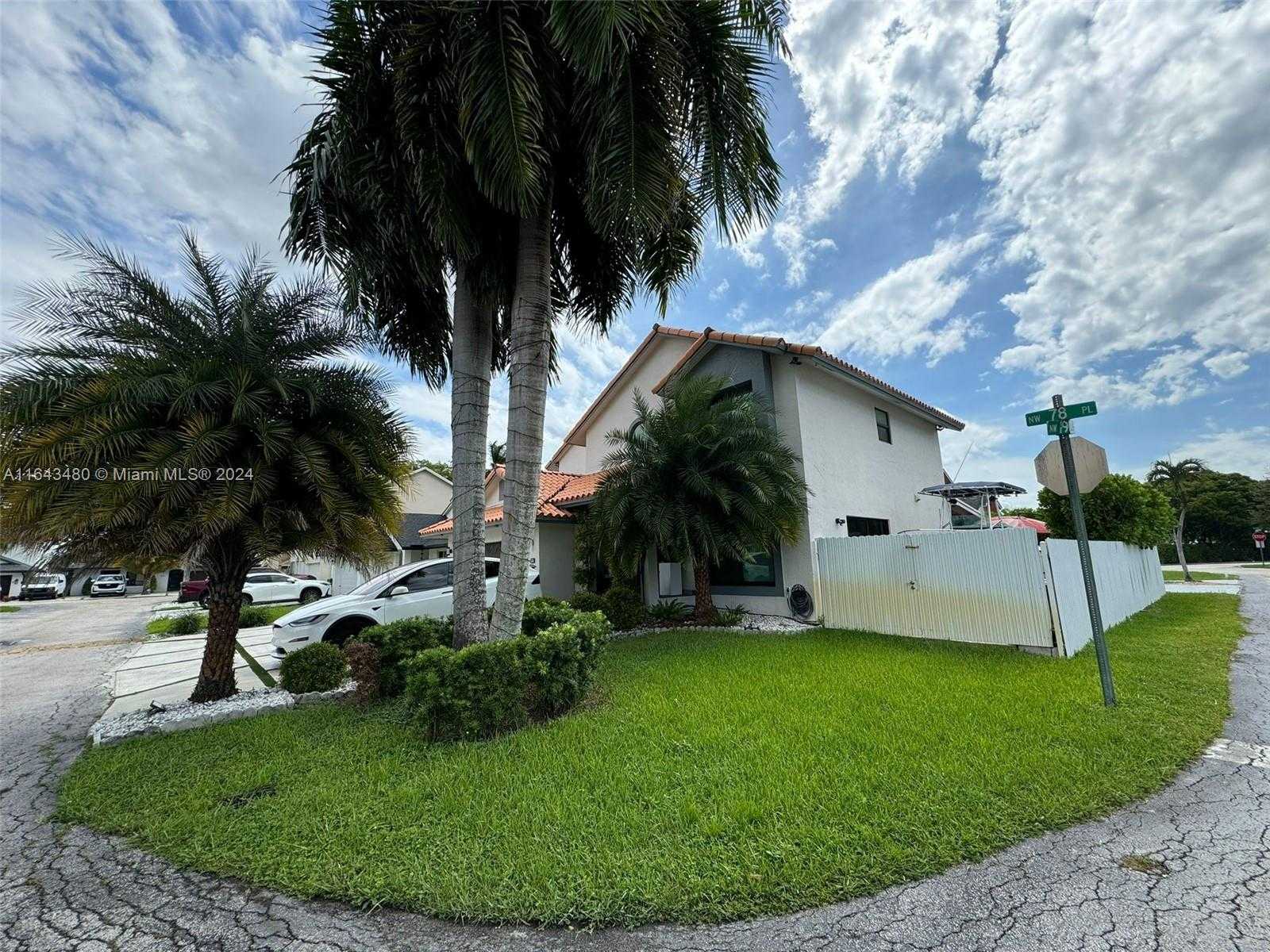 Small Image of 19010 NORTH WEST 78TH PL, Hialeah Number 3