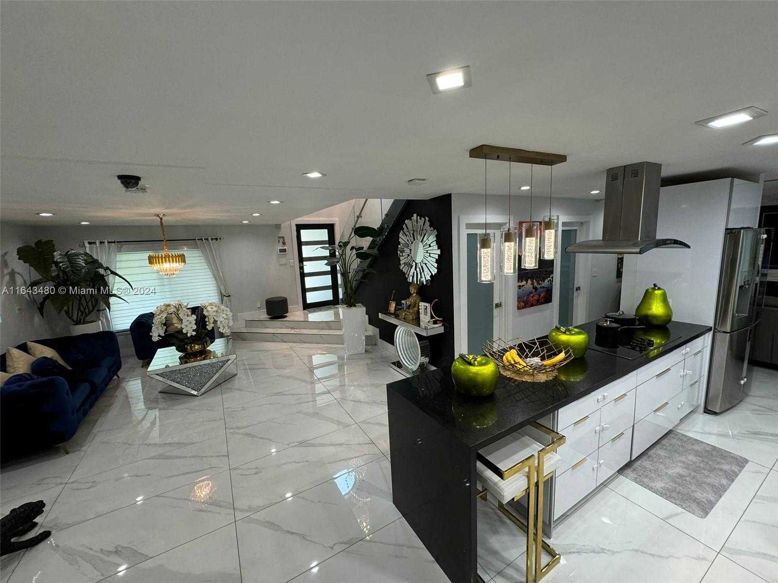Small Image of 19010 NORTH WEST 78TH PL, Hialeah Number 4
