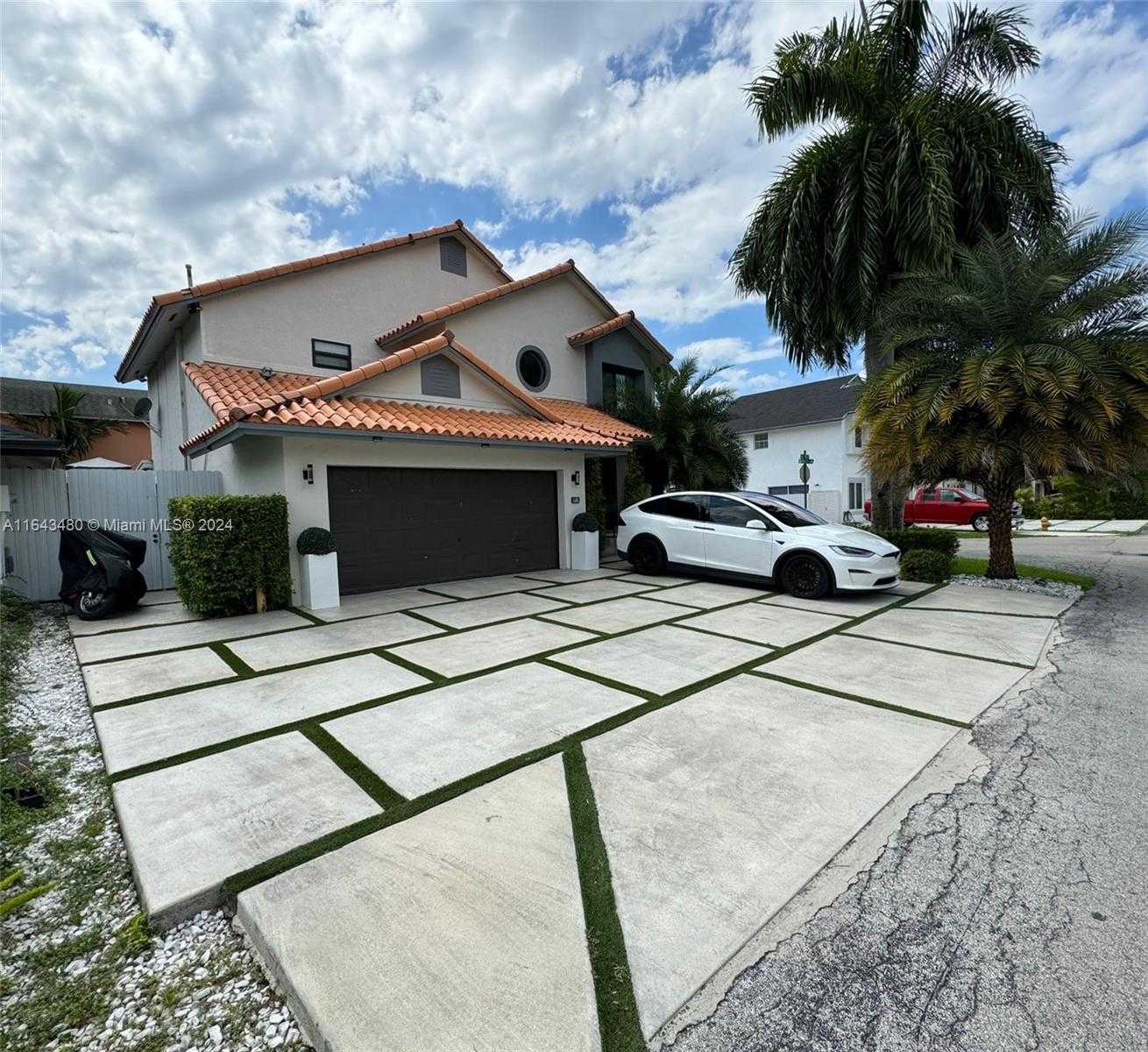 Small Image of 19010 NORTH WEST 78TH PL, Hialeah Number 5