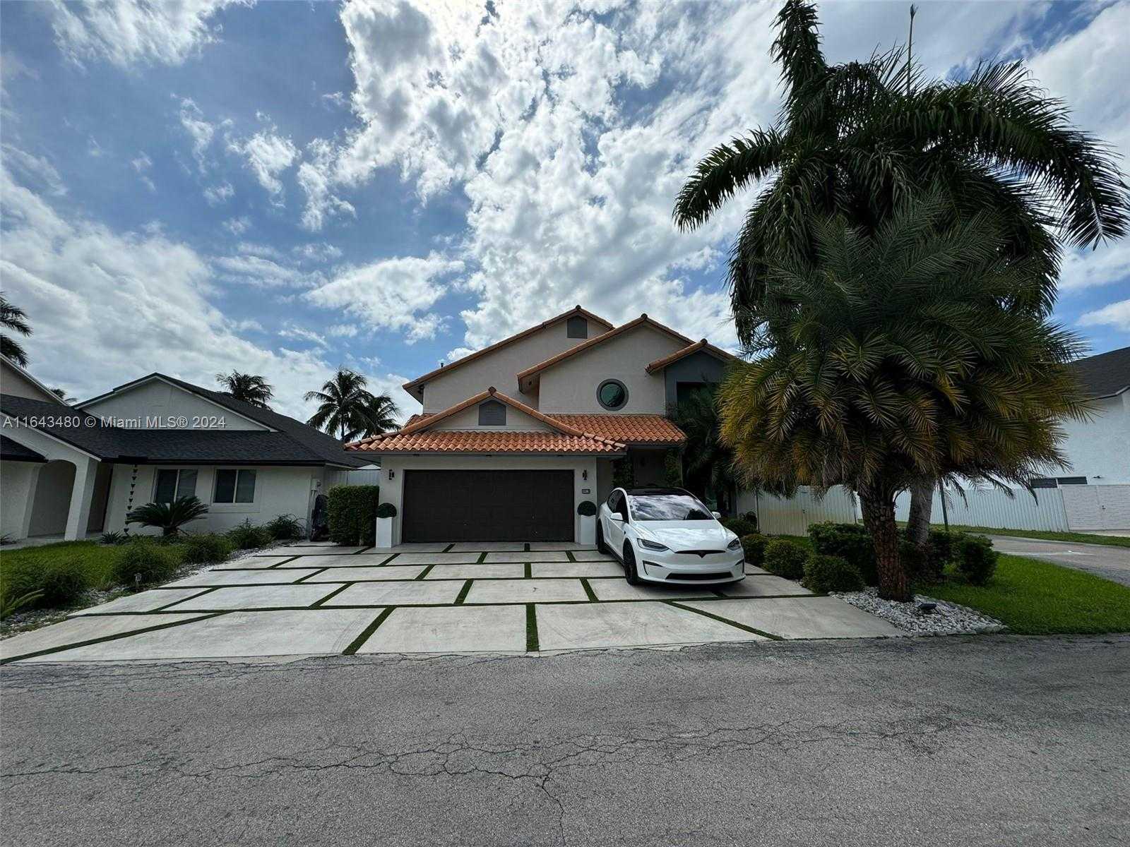 Small Image of 19010 NORTH WEST 78TH PL, Hialeah Number 6