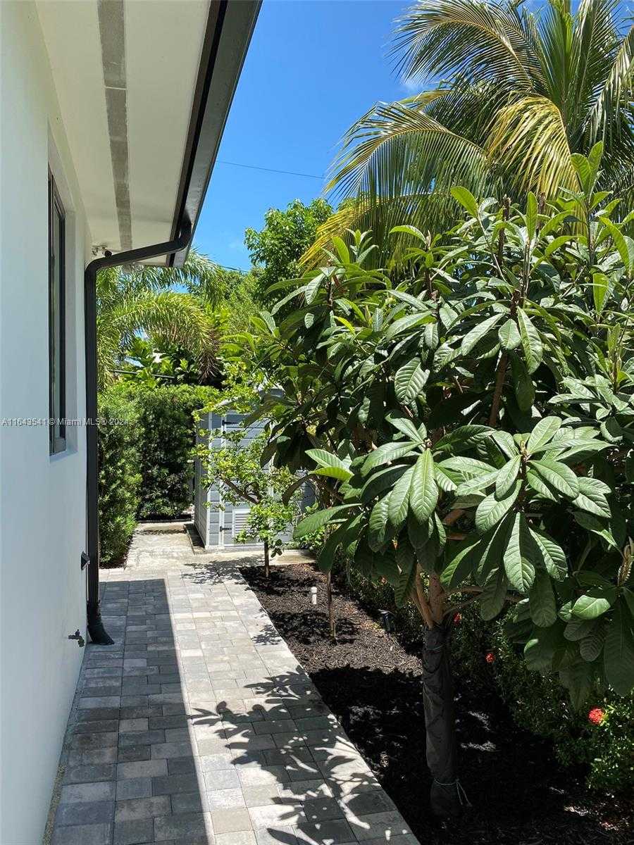 Small Image of 343 190TH ST, Sunny Isles Beach Number 10