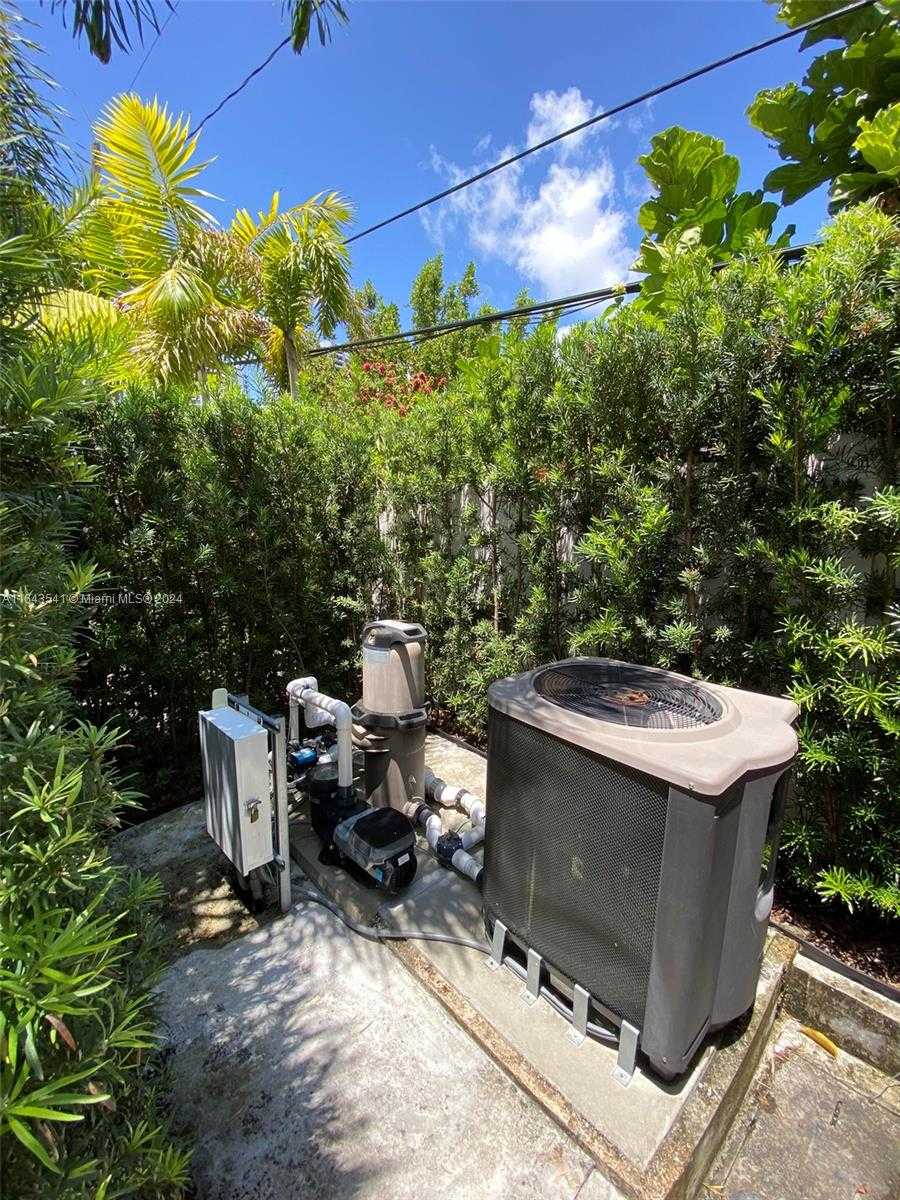 Small Image of 343 190TH ST, Sunny Isles Beach Number 12
